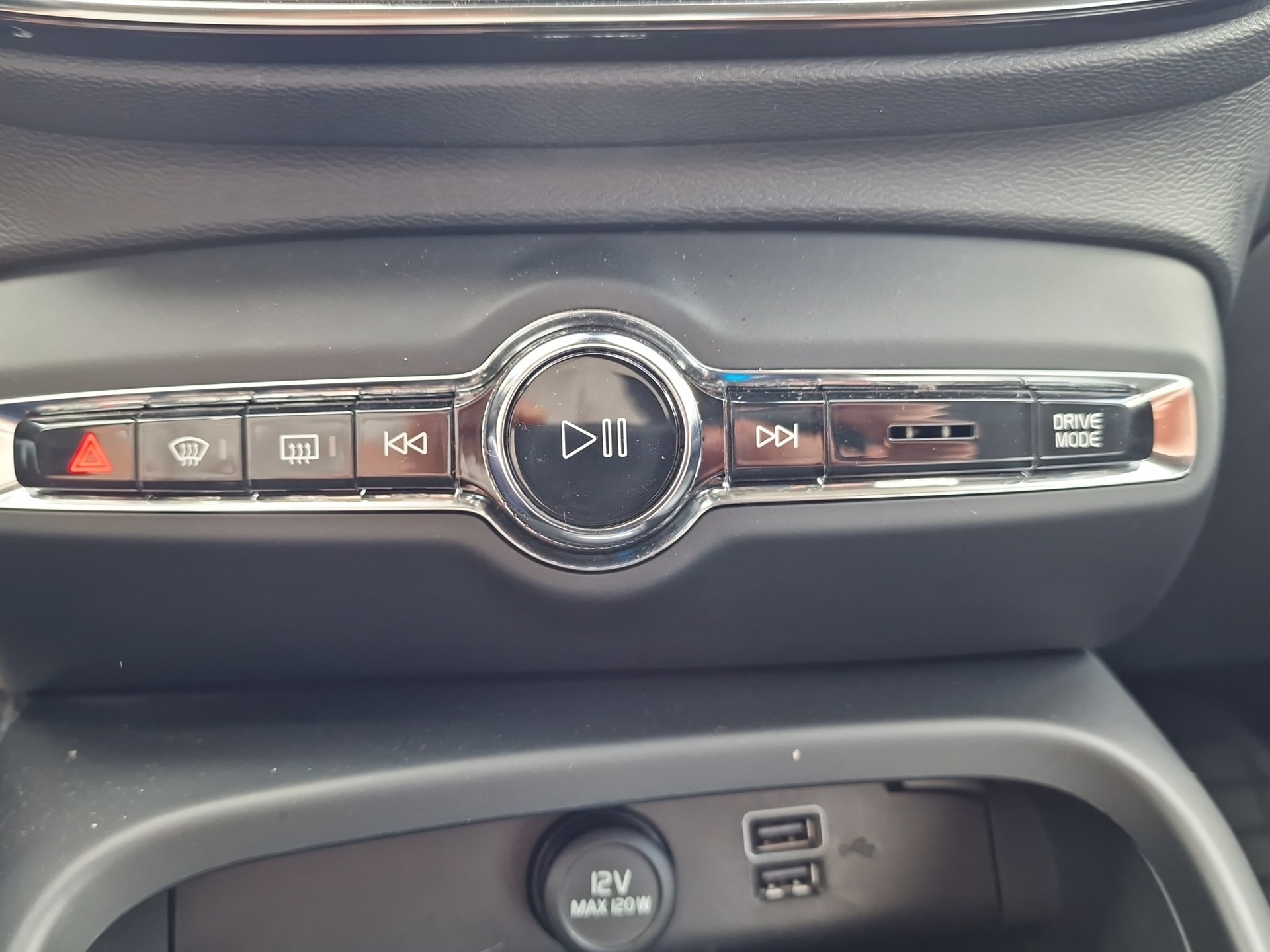 VOLVO XC40 1.5 T3 Momentum-image-19