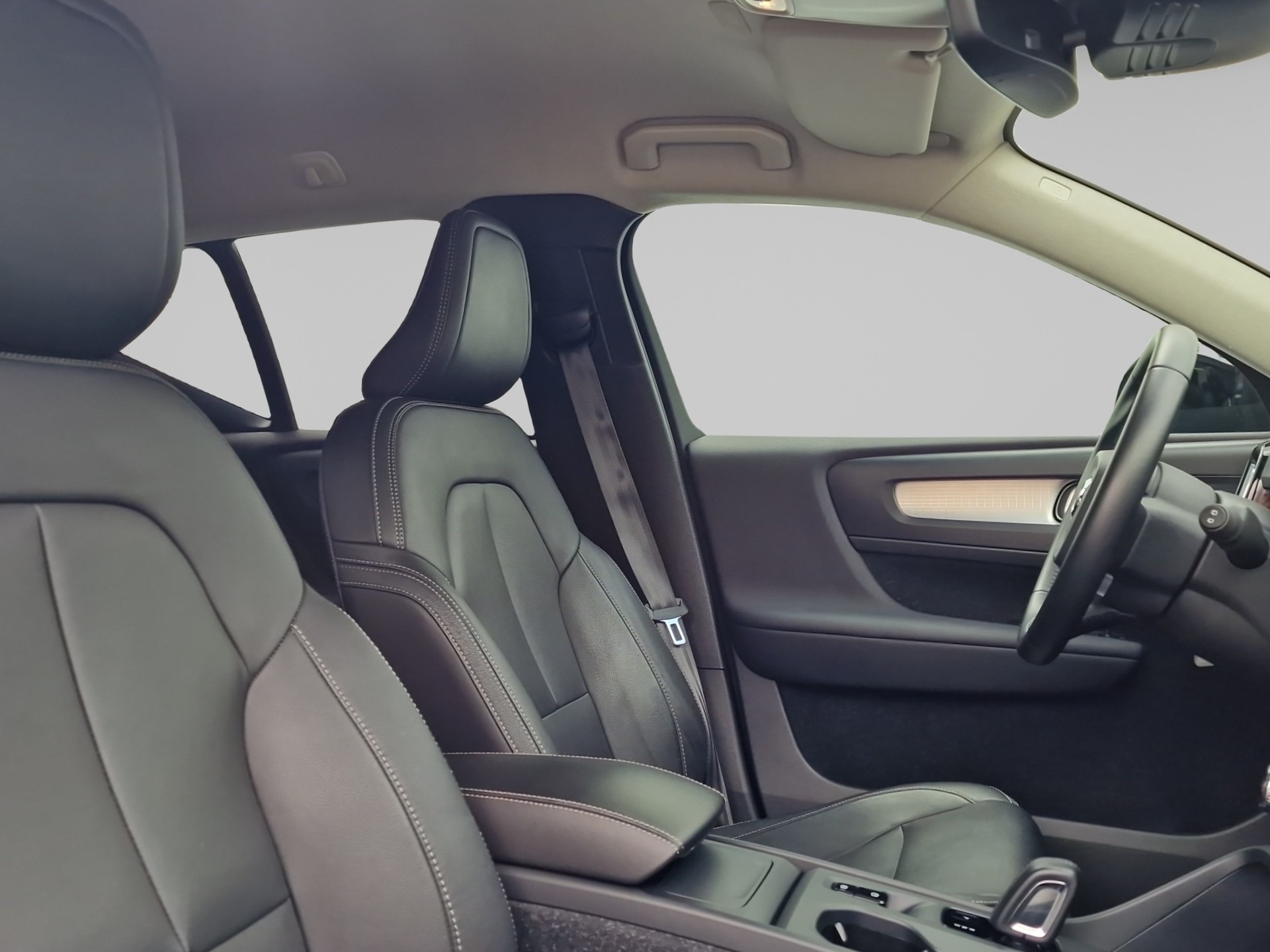 VOLVO XC40 1.5 T3 Momentum-image-13