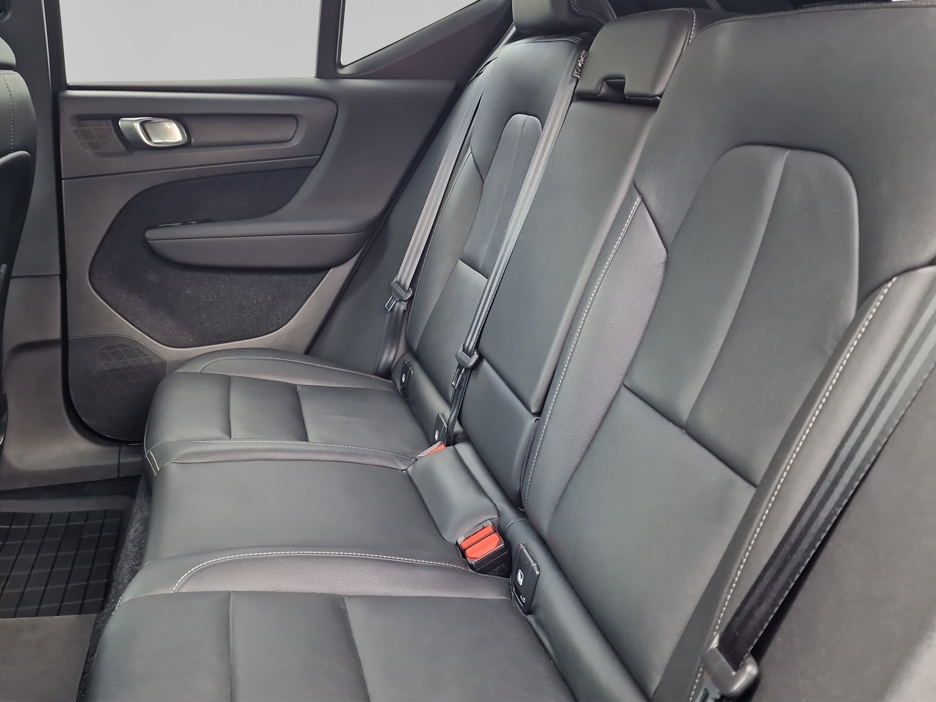 VOLVO XC40 1.5 T3 Momentum-image-12