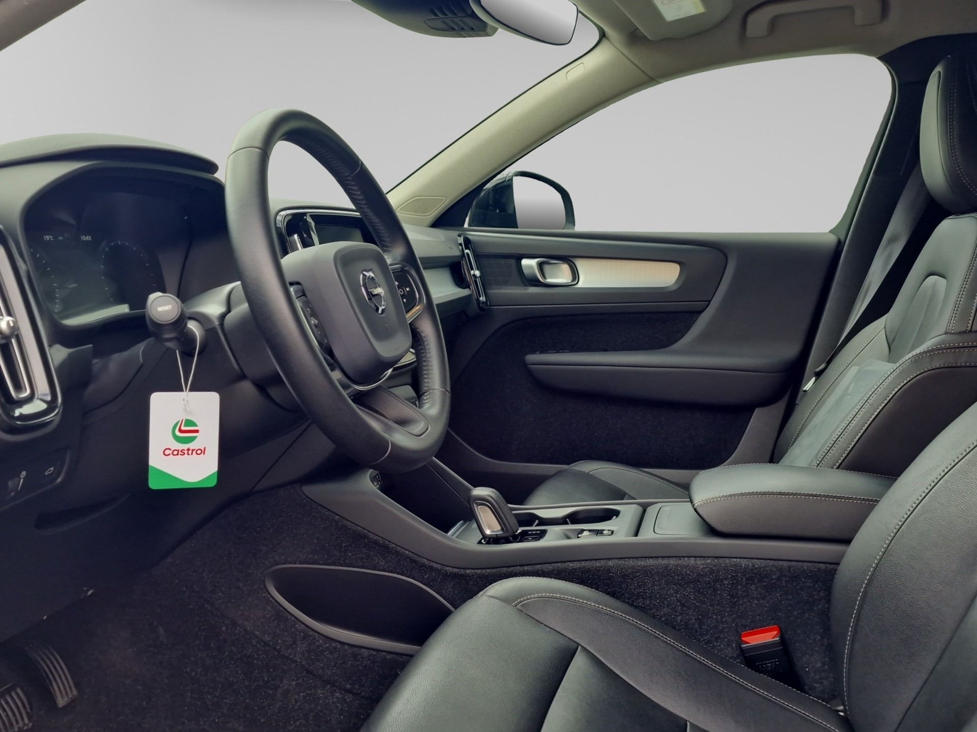 VOLVO XC40 1.5 T3 Momentum-image-9