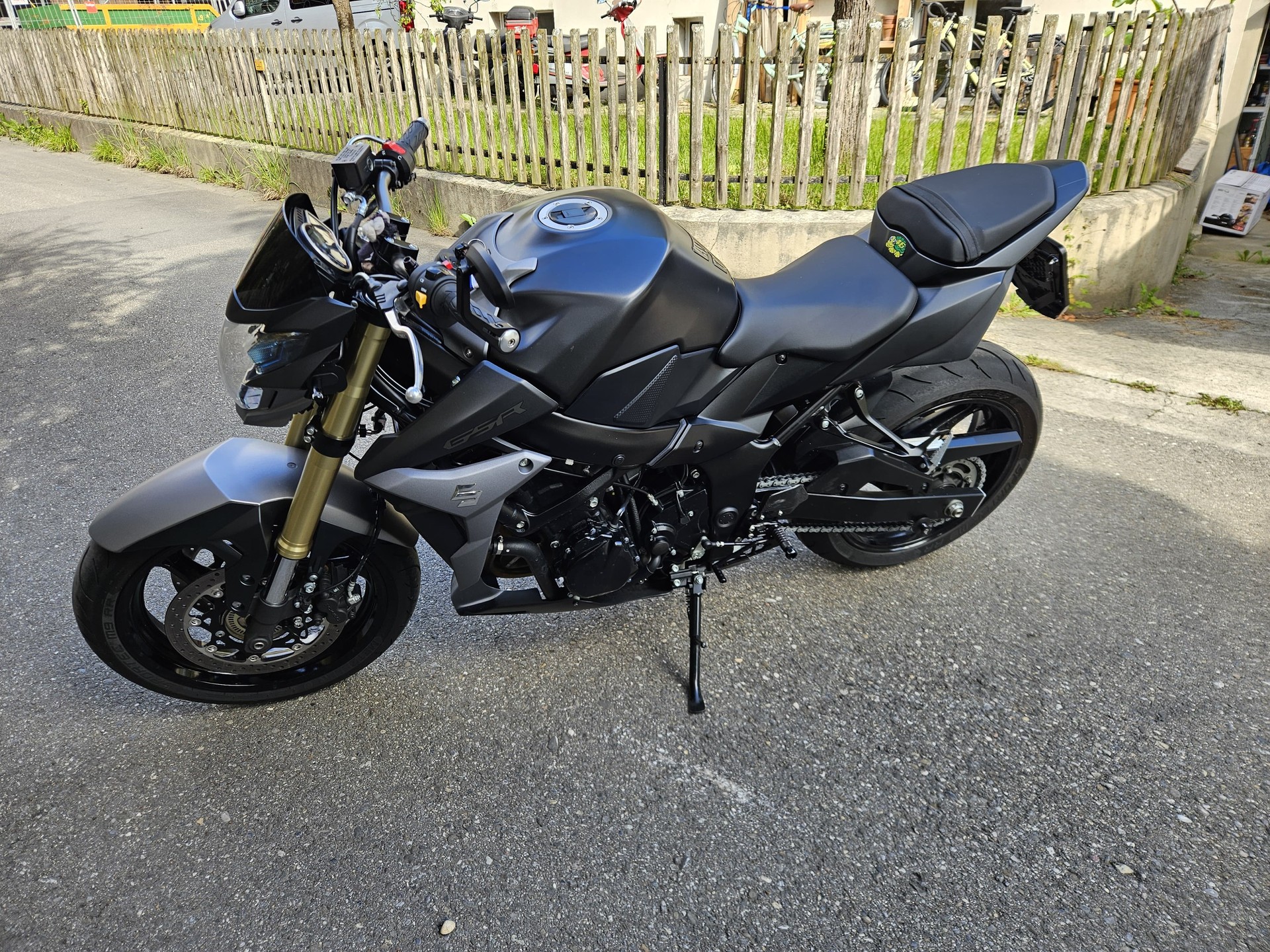SUZUKI GSR 750 ABS-image-3