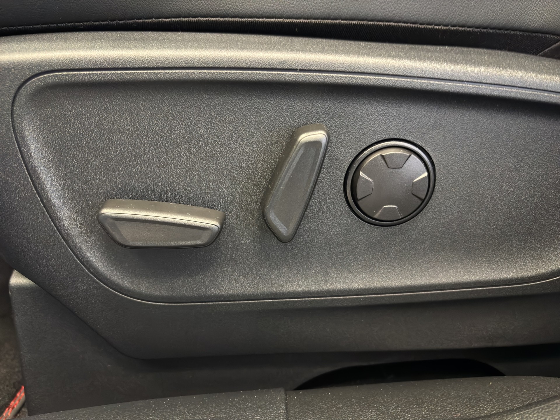 FORD Kuga 2.5 FHEV ST-Line X 4WD-image-9