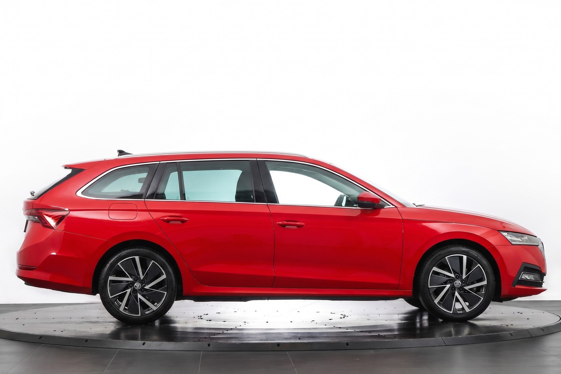 SKODA Octavia Combi 1.4 TSI PHEV DSG Style-showroom-element-3