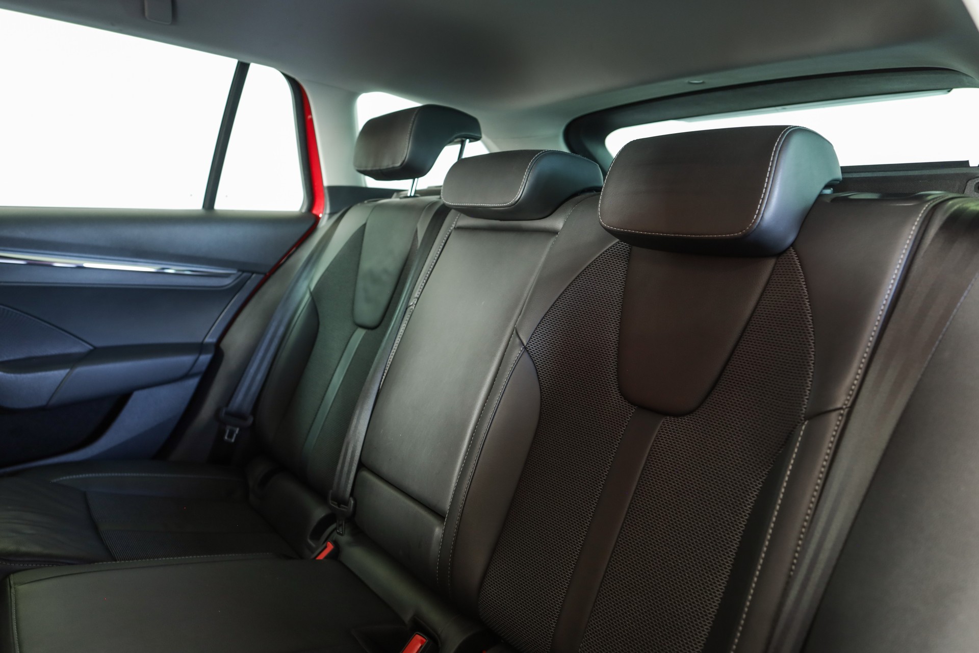 SKODA Octavia Combi 1.4 TSI PHEV DSG Style-image-19