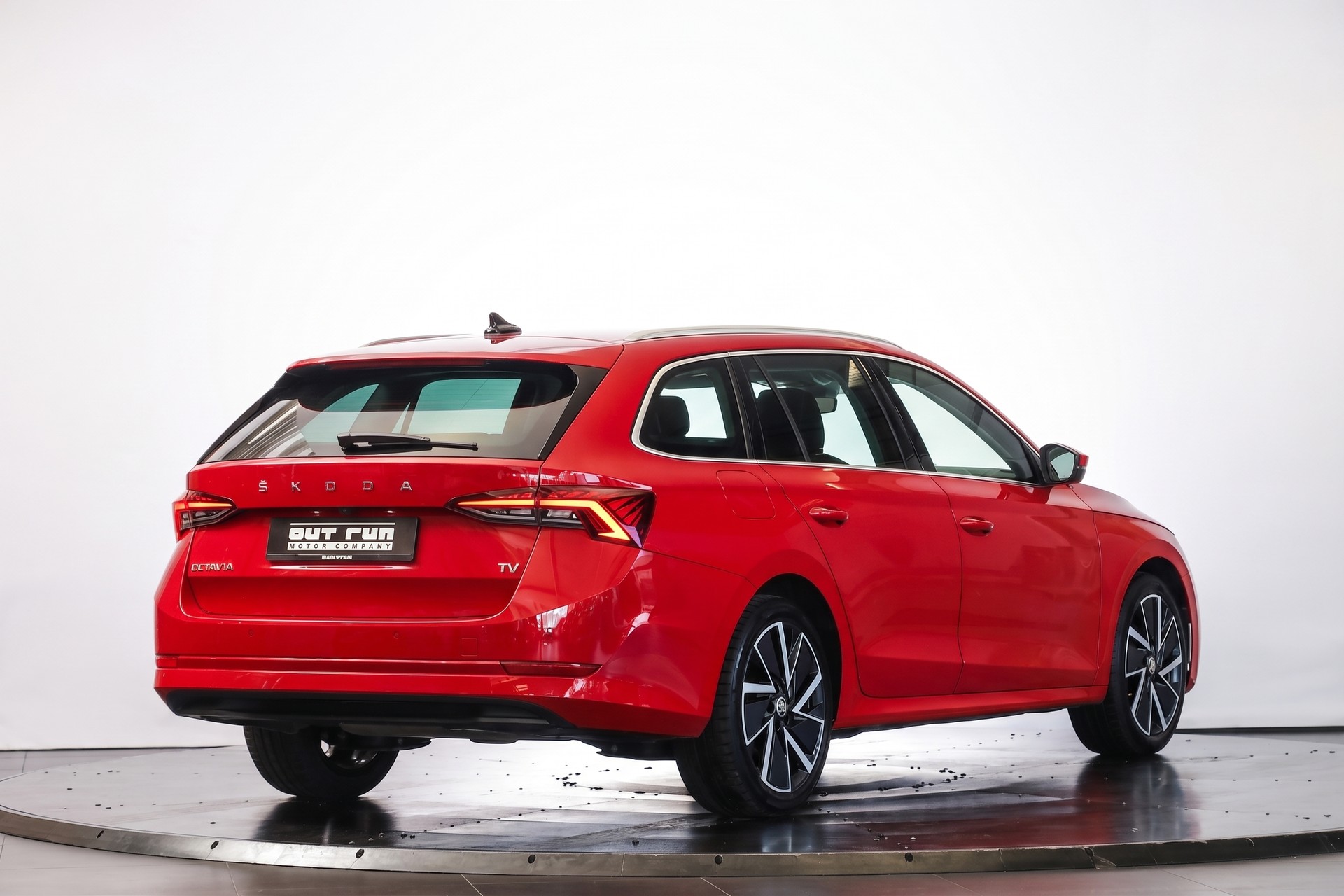 SKODA Octavia Combi 1.4 TSI PHEV DSG Style-image-4