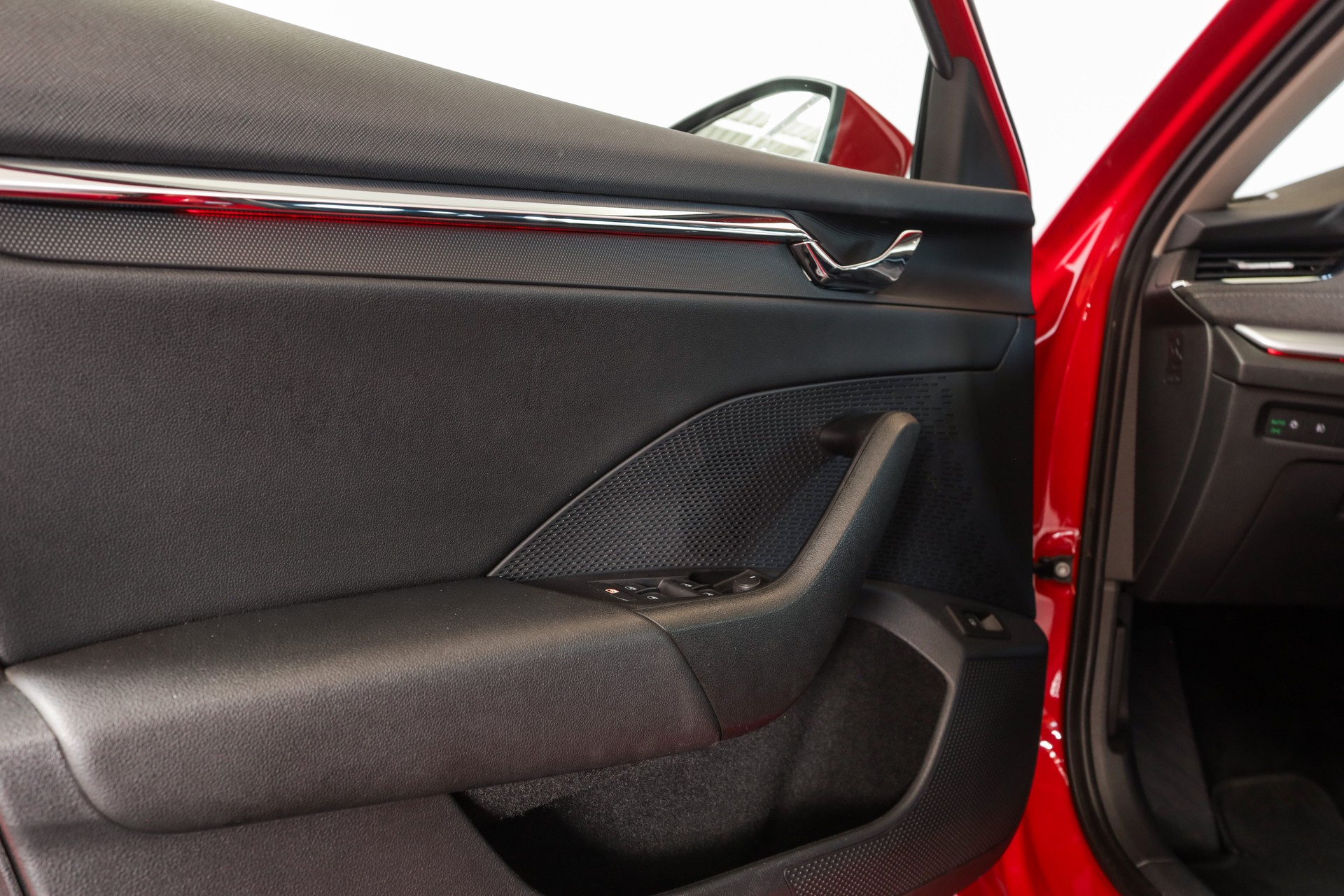 SKODA Octavia Combi 1.4 TSI PHEV DSG Style-image-17