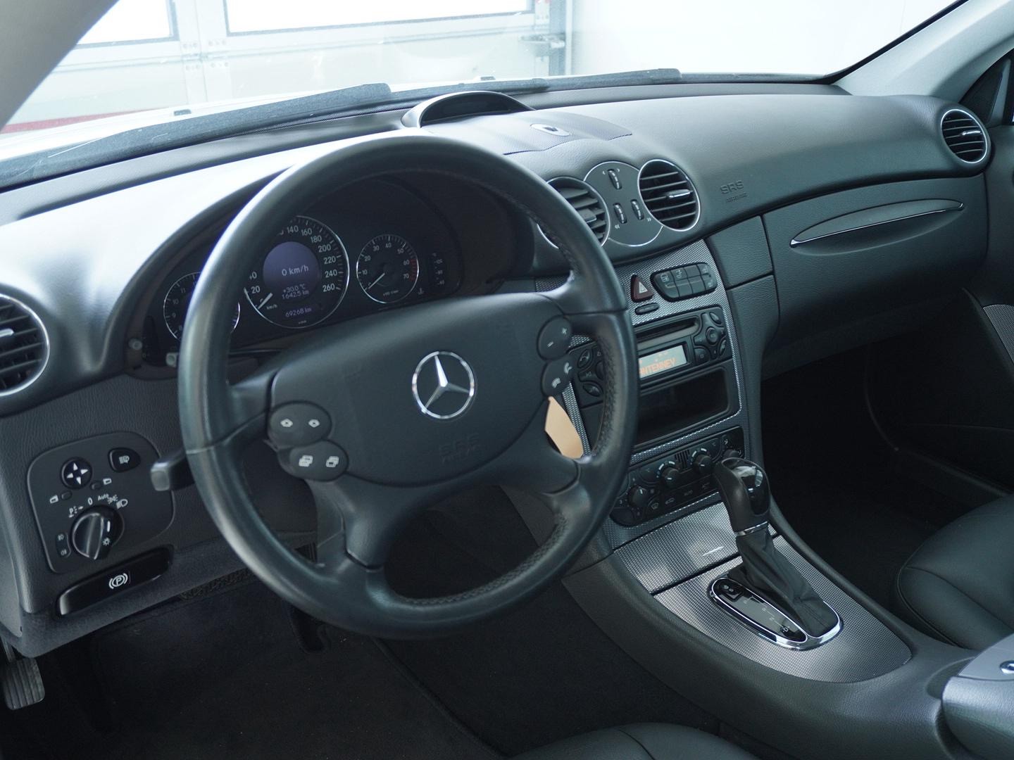 MERCEDES-BENZ CLK 240 Elégance-showroom-element-2