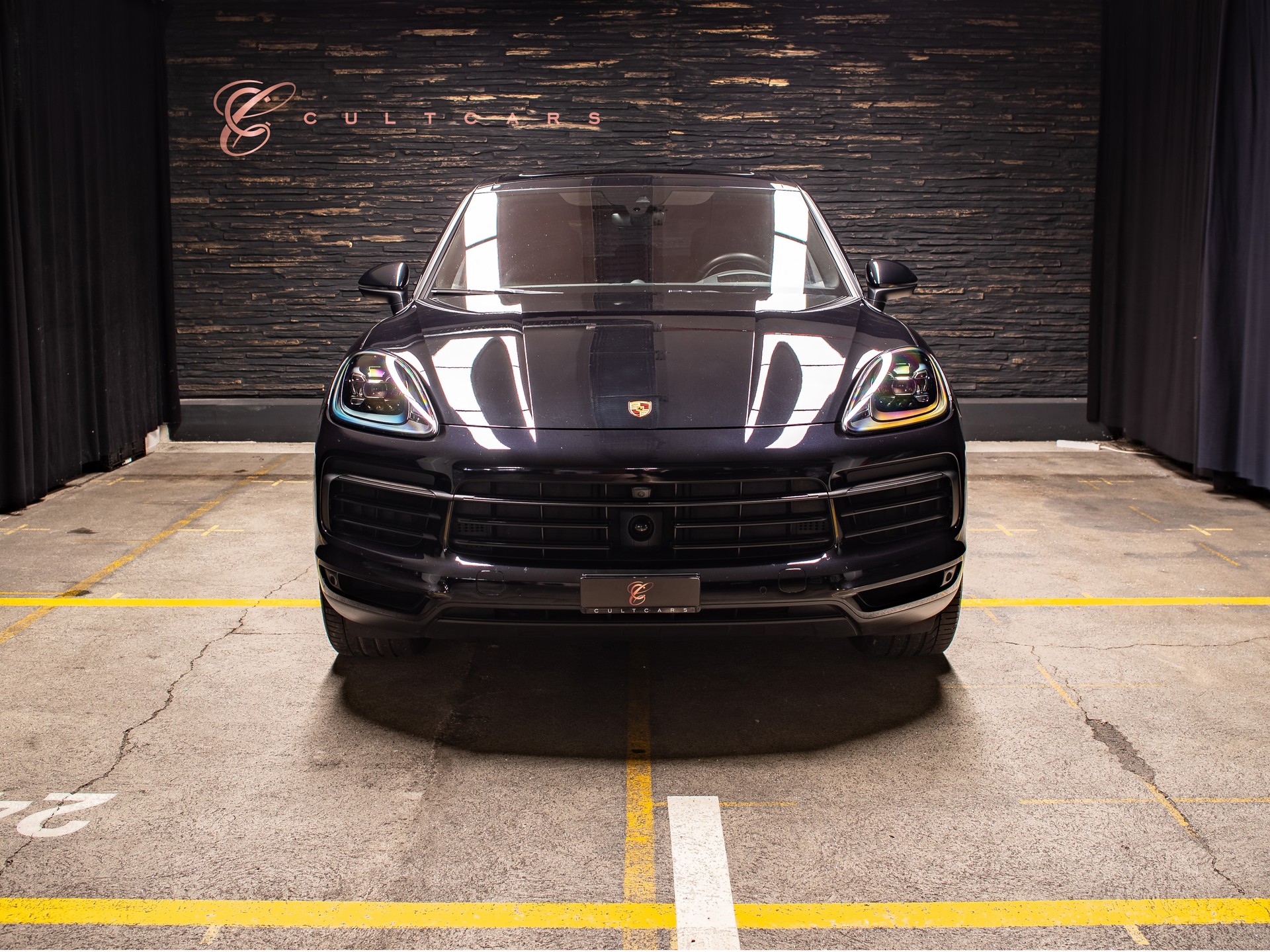PORSCHE Cayenne E-Hybrid-showroom-element-2