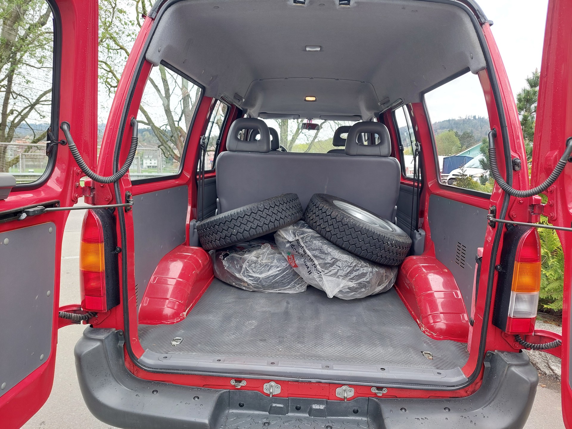 NISSAN Vanette 1.6 Cargo-image-6