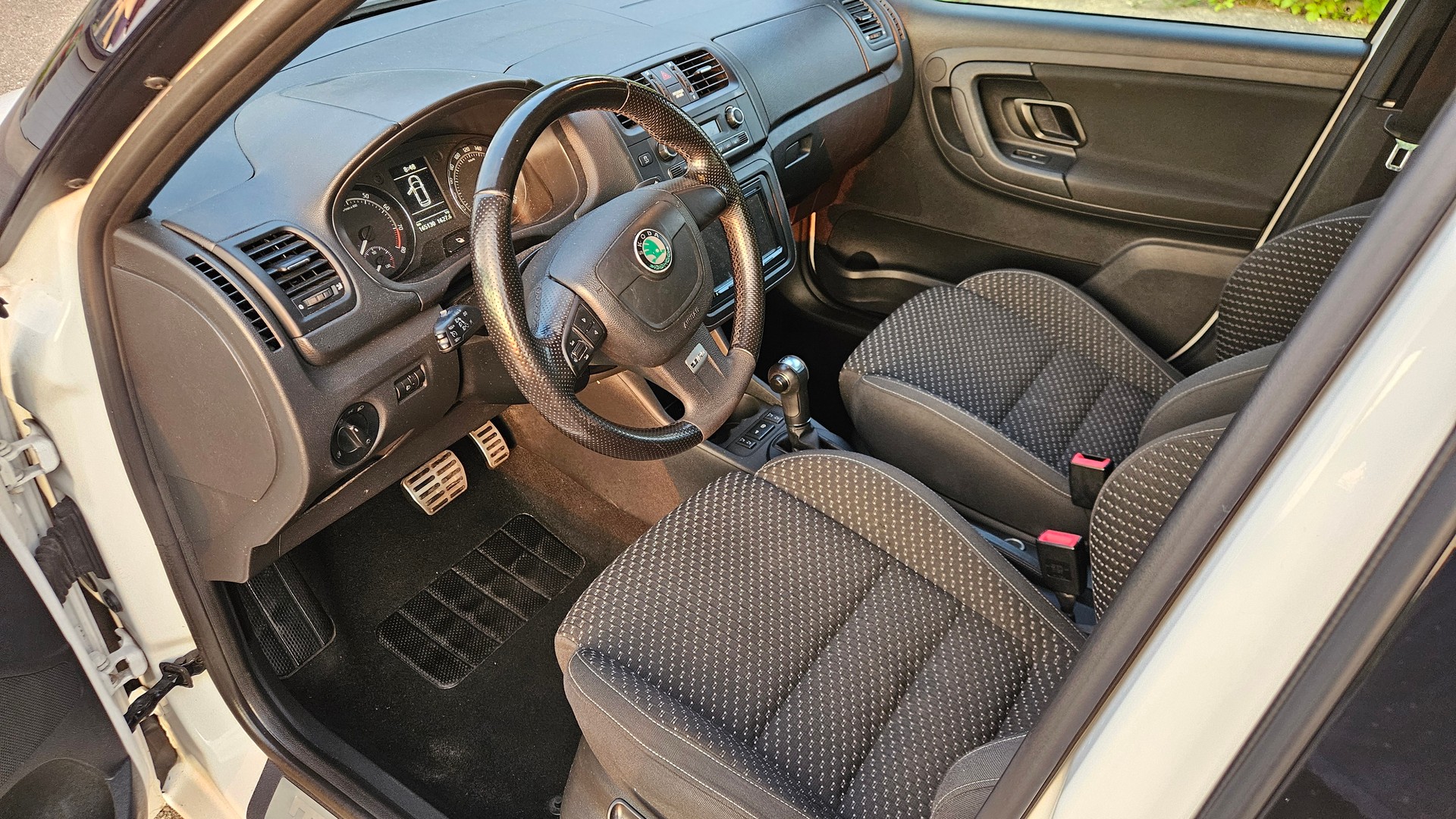 SKODA Fabia 1.4 TSI RS DSG-image-7