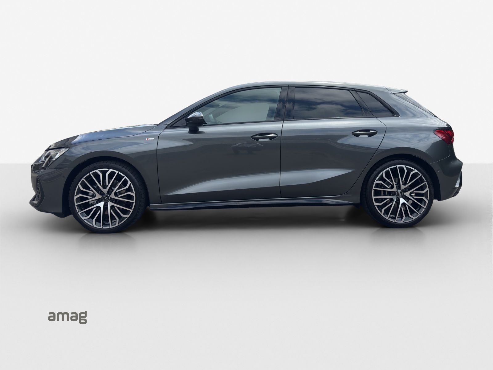 AUDI A3 Sportback TFSI 150 kW quattro S line S tronic-image-1