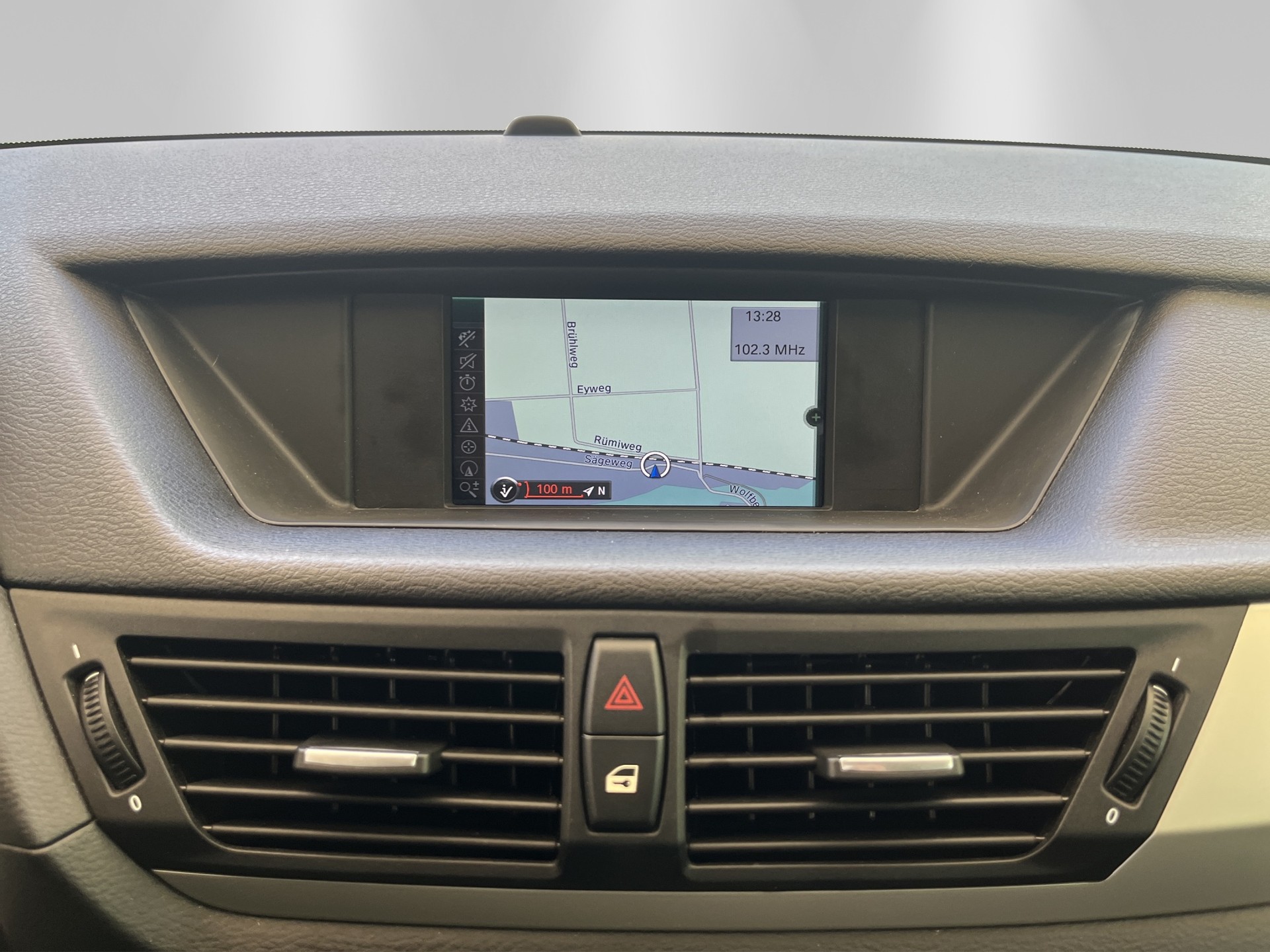 BMW X1 xDrive 28i Steptronic-image-11