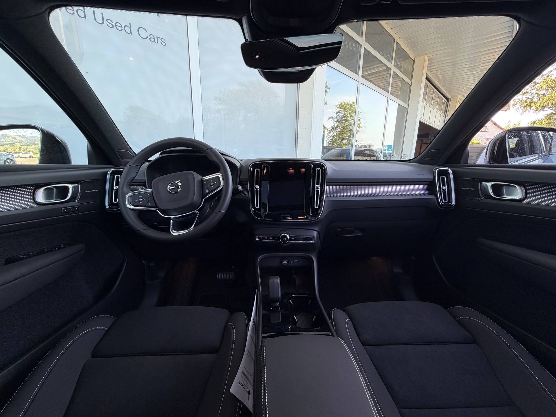 VOLVO EX40 XCENTRIC Twin Motor AWD Ultra-image-10
