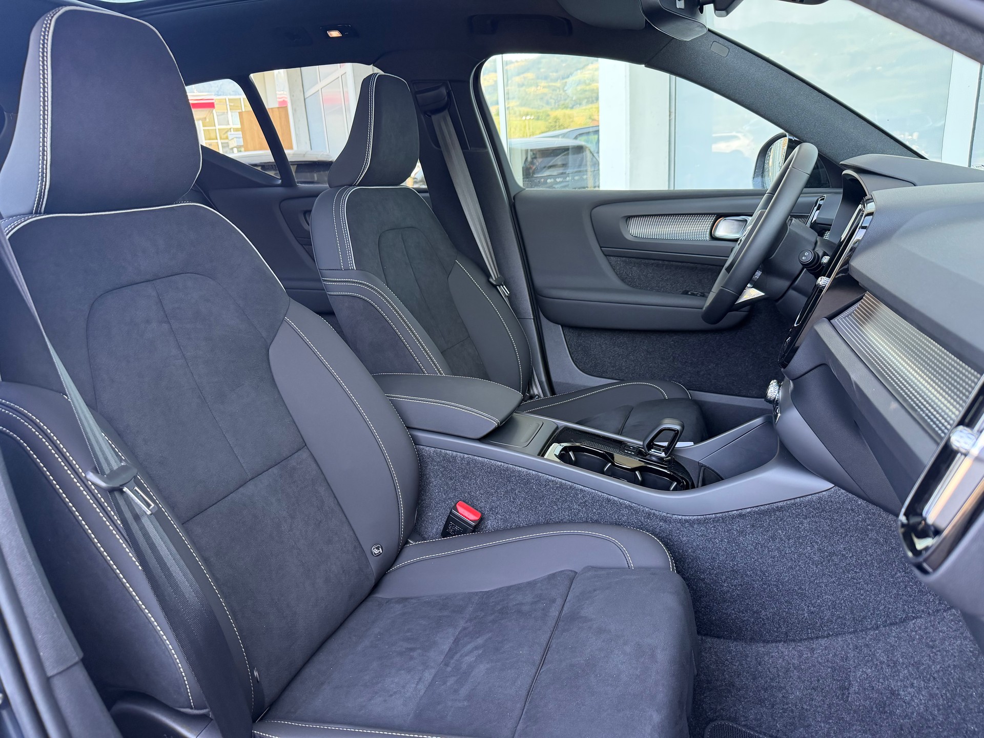 VOLVO EX40 XCENTRIC Twin Motor AWD Ultra-showroom-element-2