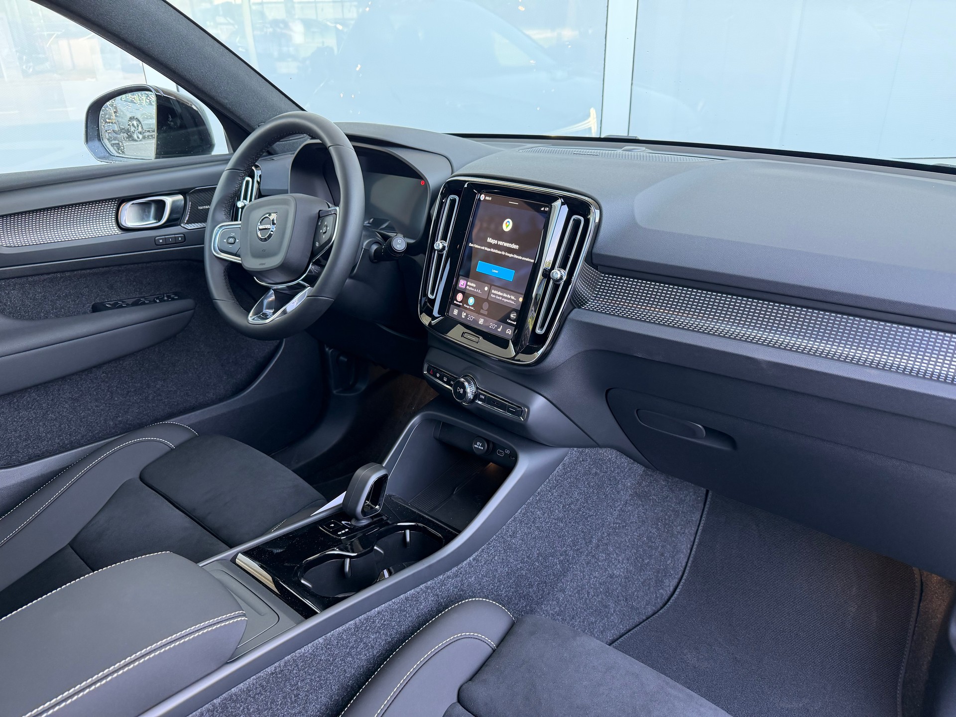VOLVO EX40 XCENTRIC Twin Motor AWD Ultra-showroom-element-3