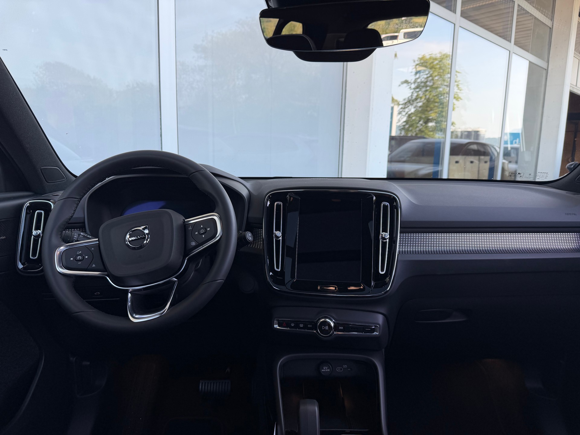 VOLVO EX40 XCENTRIC Twin Motor AWD Ultra-image-9