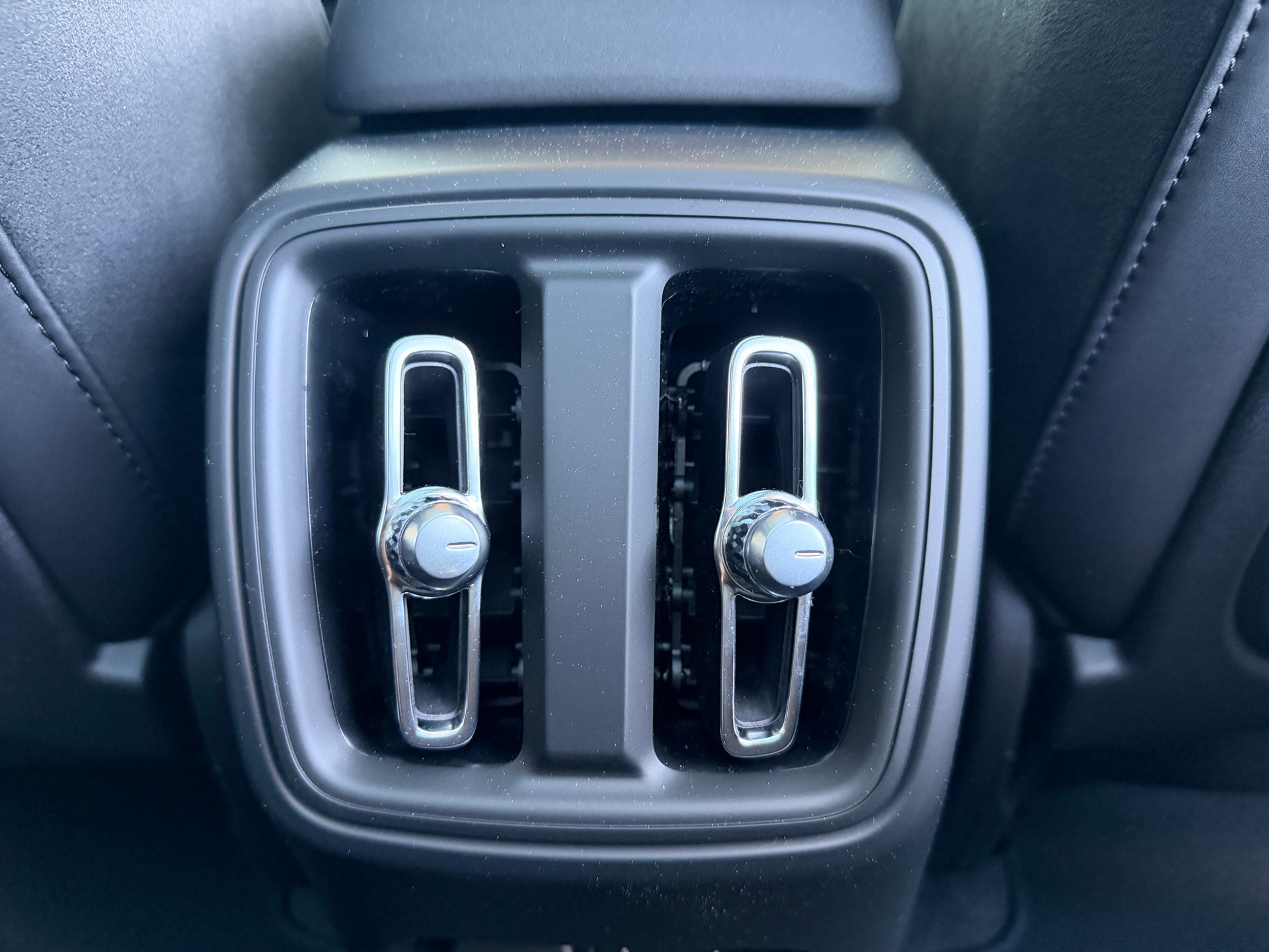 VOLVO EX40 XCENTRIC Twin Motor AWD Ultra-image-6