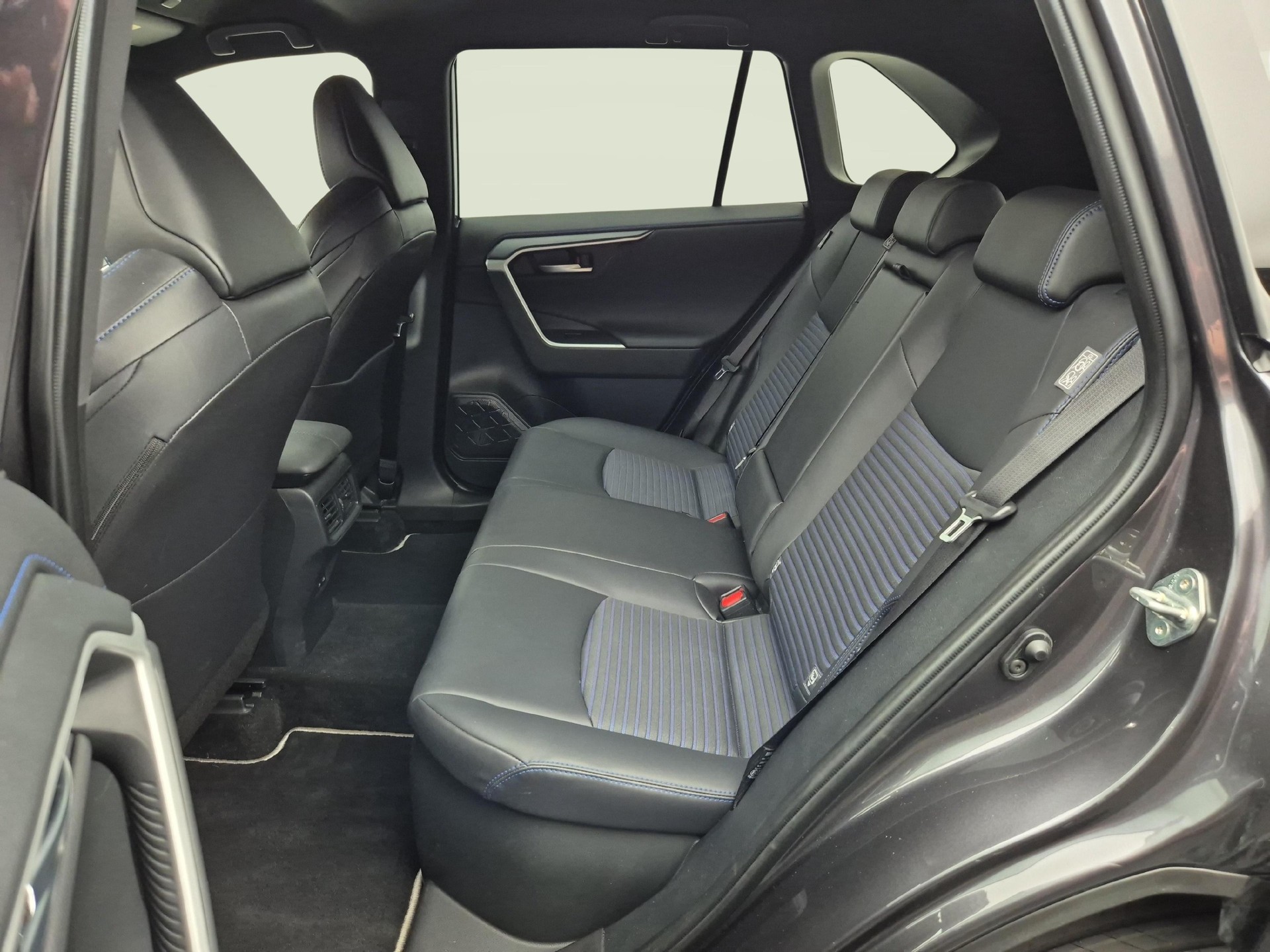 TOYOTA RAV4 2.5 HEV Style-showroom-element-3