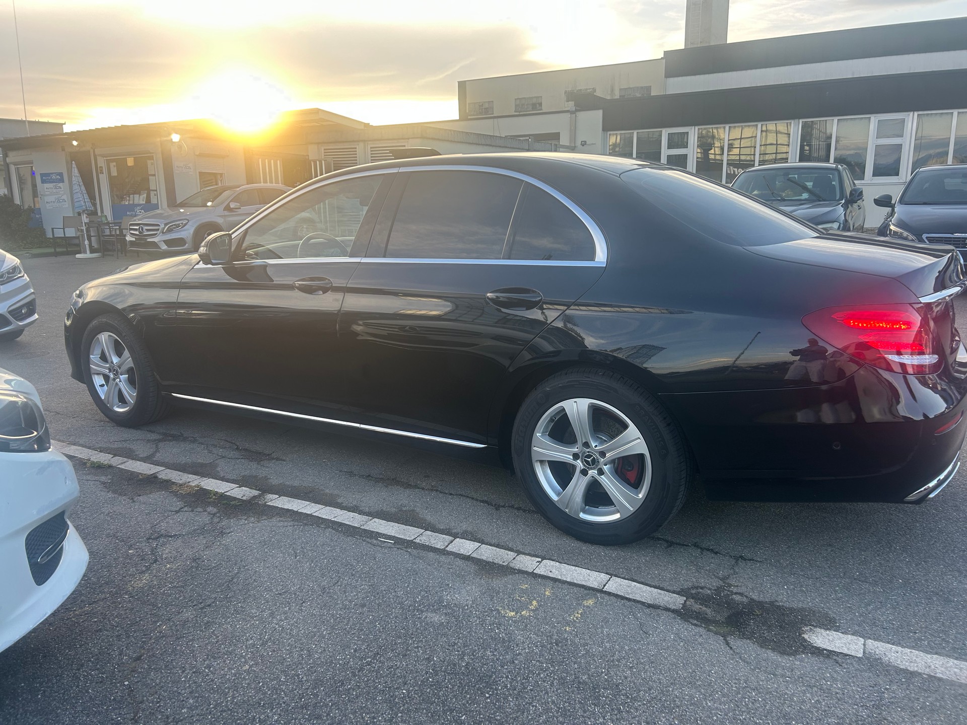 MERCEDES-BENZ E 220 d Avantgarde 9G-Tronic-image-5