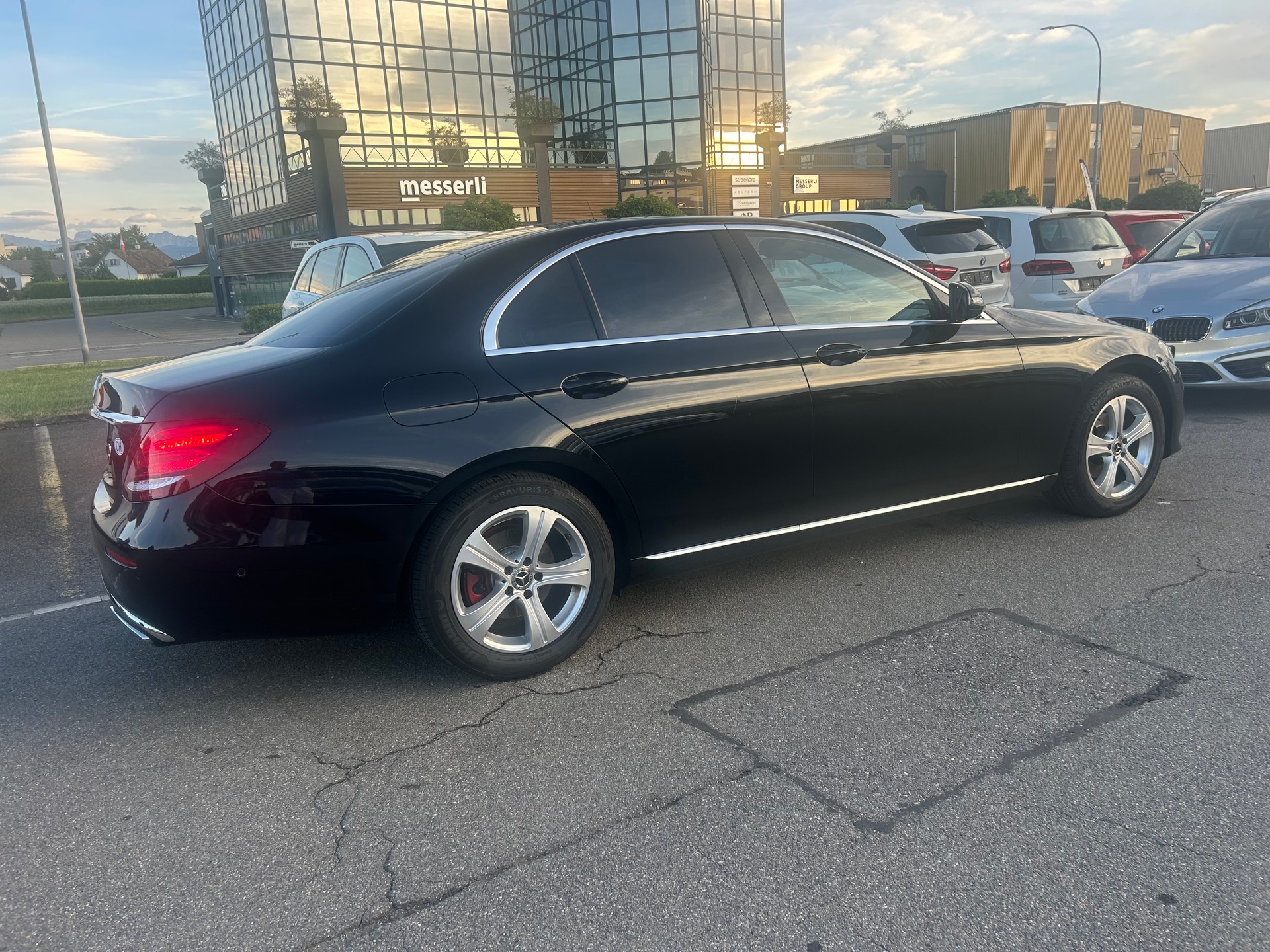 MERCEDES-BENZ E 220 d Avantgarde 9G-Tronic-image-8