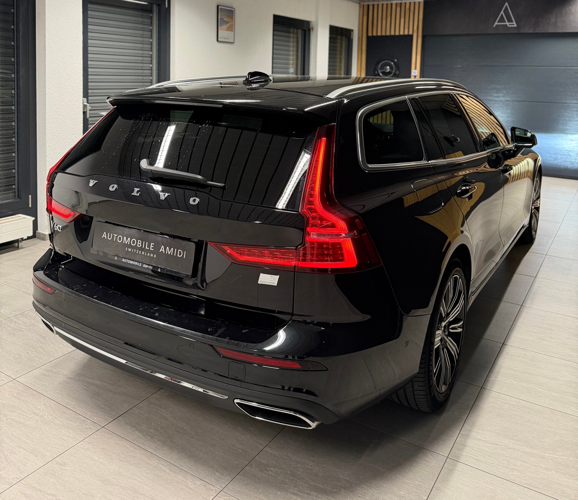 VOLVO V60 T6 eAWD Twin Engine Inscription Expression Geartronic-image-4