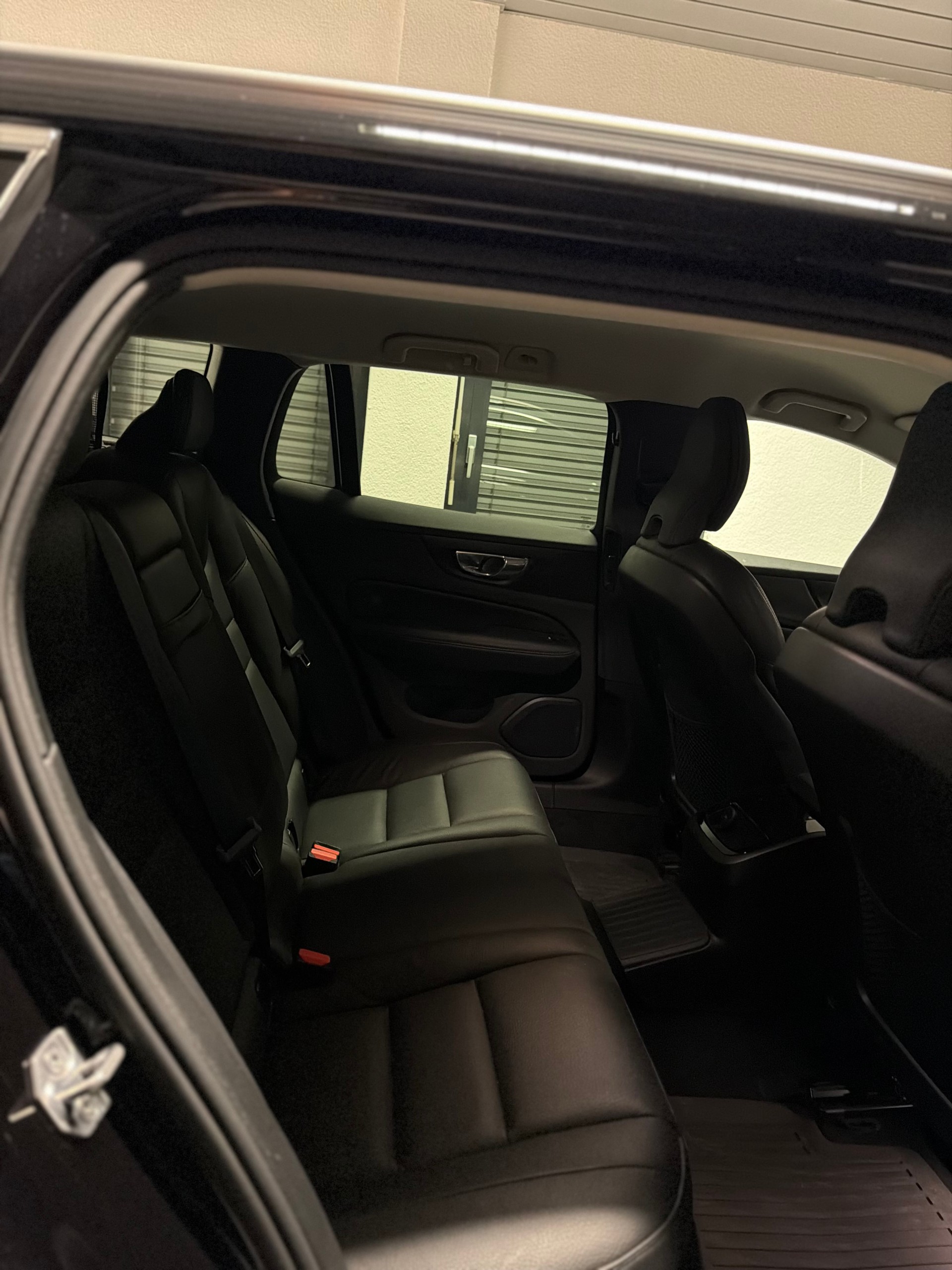 VOLVO V60 T6 eAWD Twin Engine Inscription Expression Geartronic-image-9
