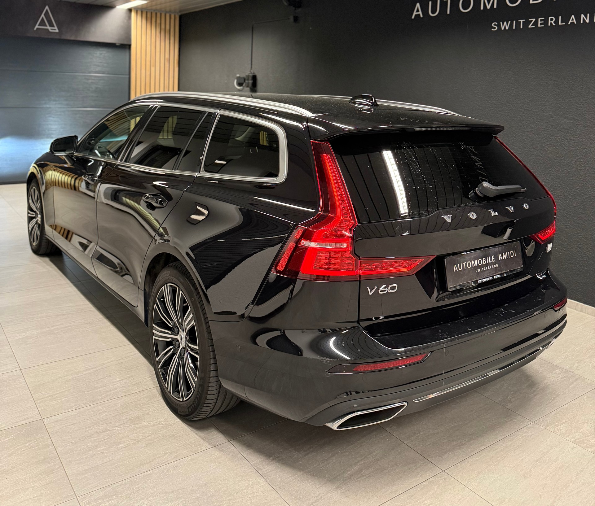 VOLVO V60 T6 eAWD Twin Engine Inscription Expression Geartronic-showroom-element-2