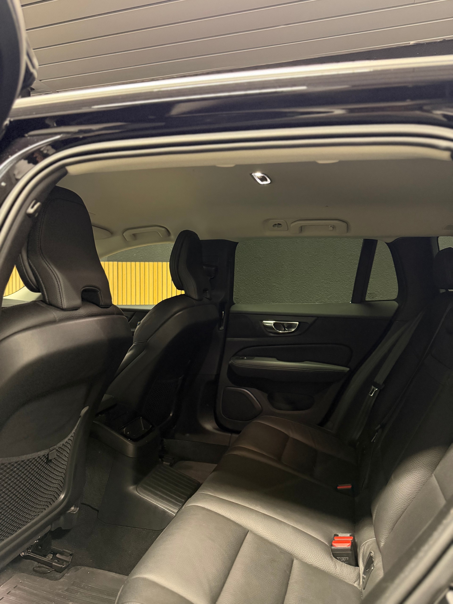 VOLVO V60 T6 eAWD Twin Engine Inscription Expression Geartronic-image-8