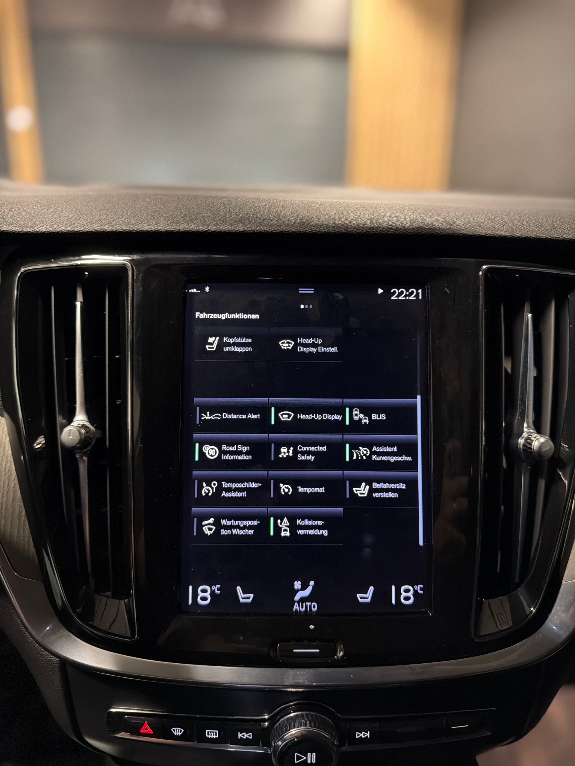 VOLVO V60 T6 eAWD Twin Engine Inscription Expression Geartronic-image-14
