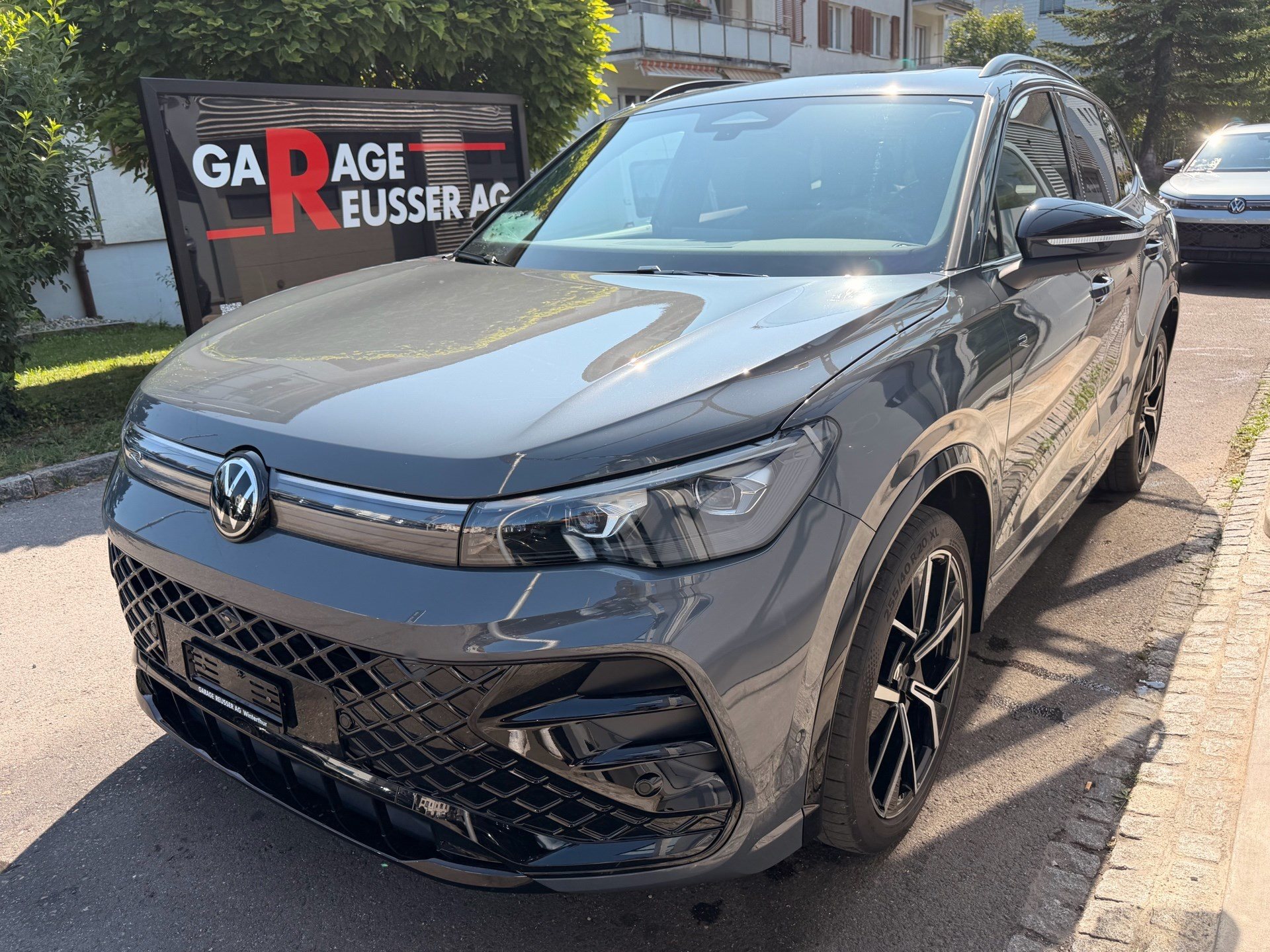 VW Tiguan 2.0 TSI DSG 4MOTION R-LINE *** PANORAMAGLASDACH & 360 GRAD KAMERA ***