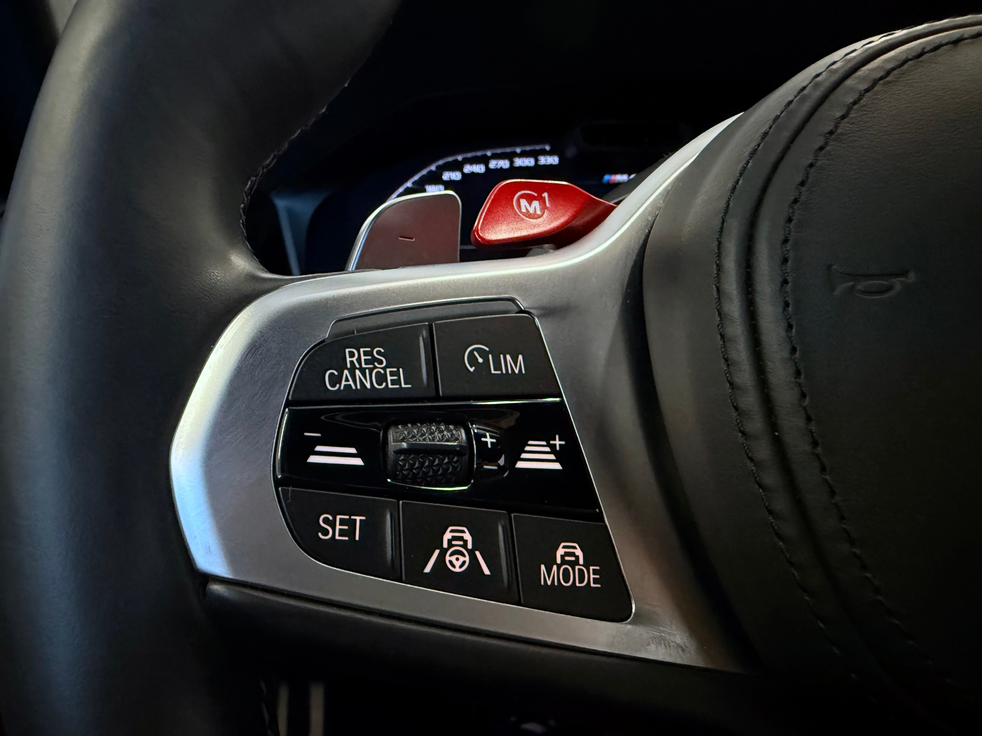 BMW M4 Coupé Competition M xDrive-image-16