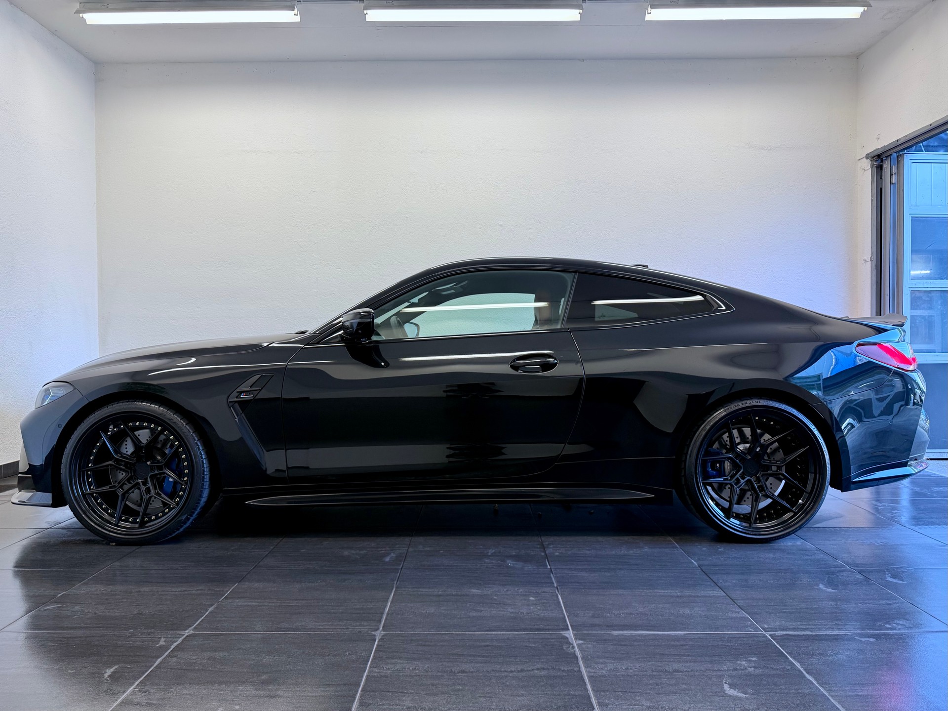 BMW M4 Coupé Competition M xDrive-image-10