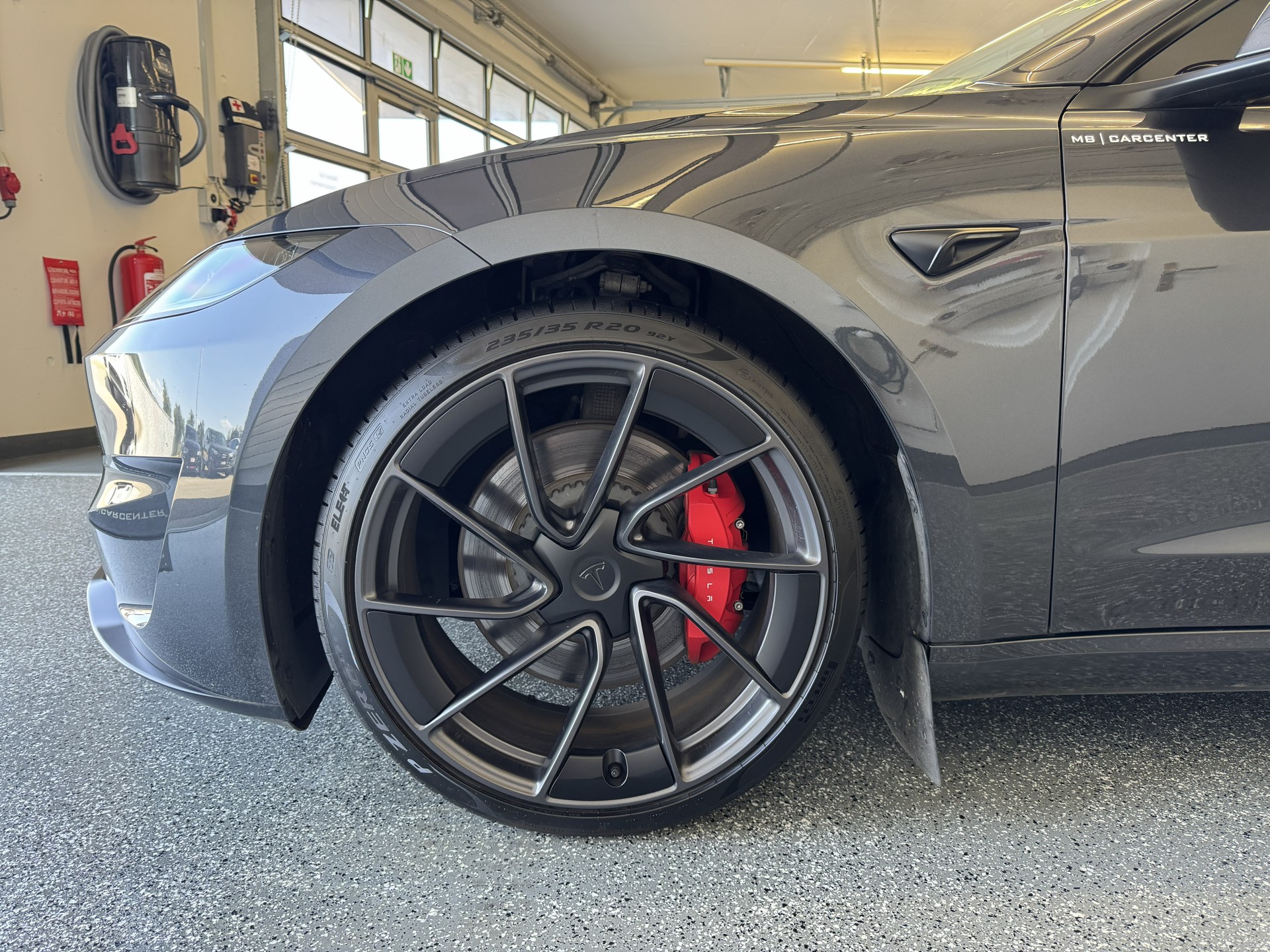 TESLA Model 3 Dual Motor Performance AWD-showroom-element-2