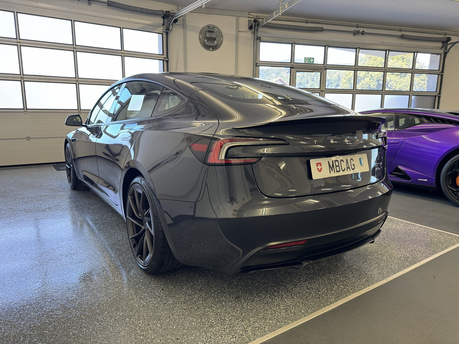 TESLA Model 3 Dual Motor Performance AWD-showroom-element-3