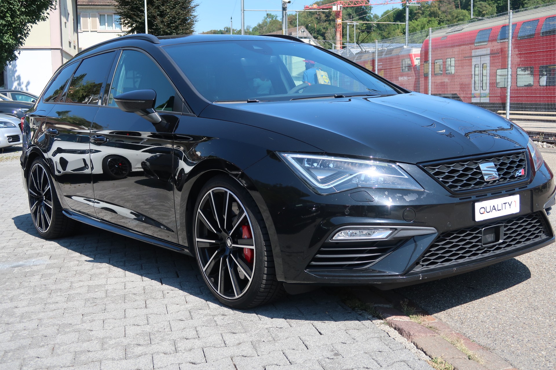 SEAT Leon ST 2.0 TSI Cupra 300 4 Drive DSG-showroom-element-2