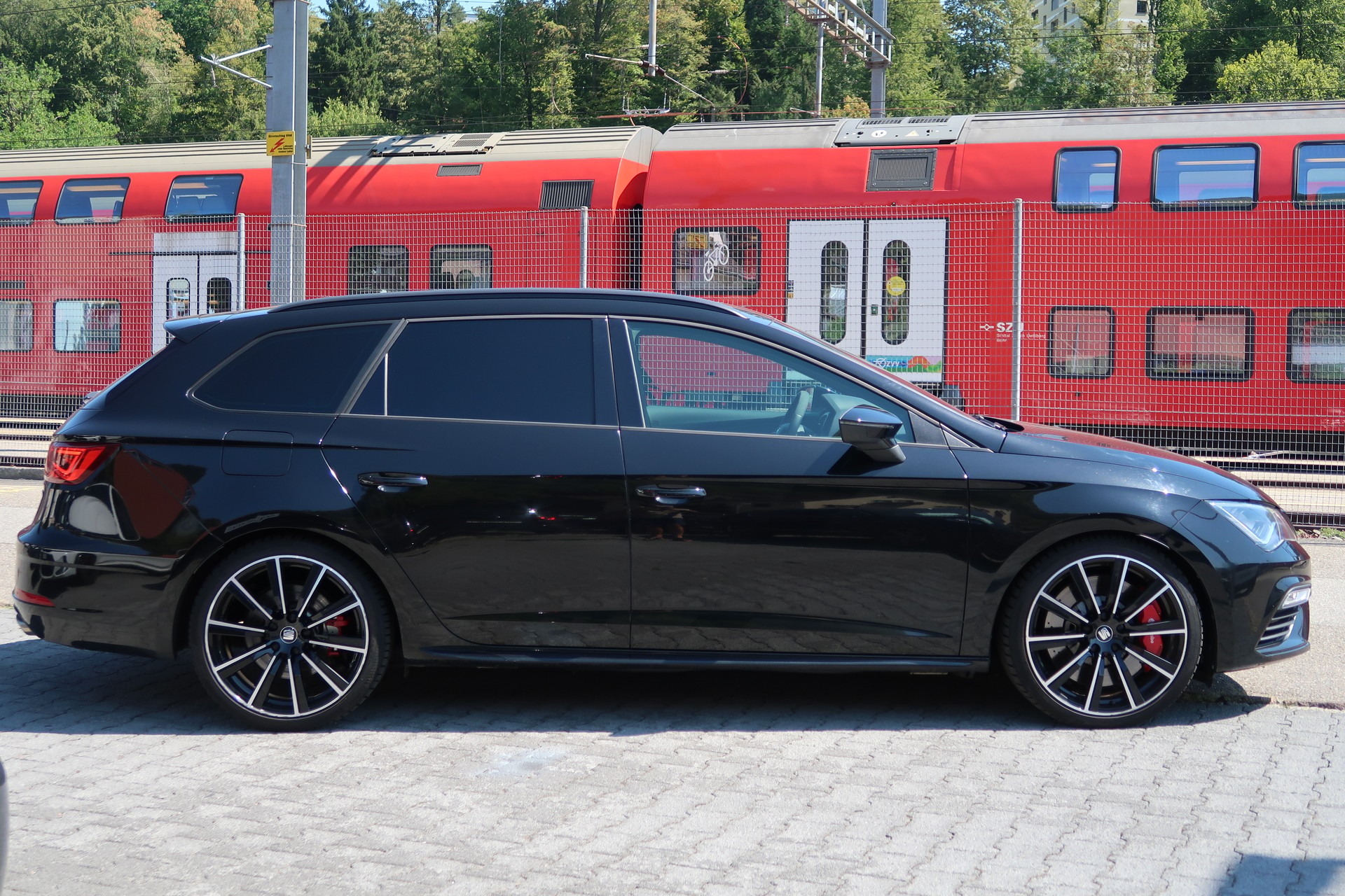 SEAT Leon ST 2.0 TSI Cupra 300 4 Drive DSG-showroom-element-3