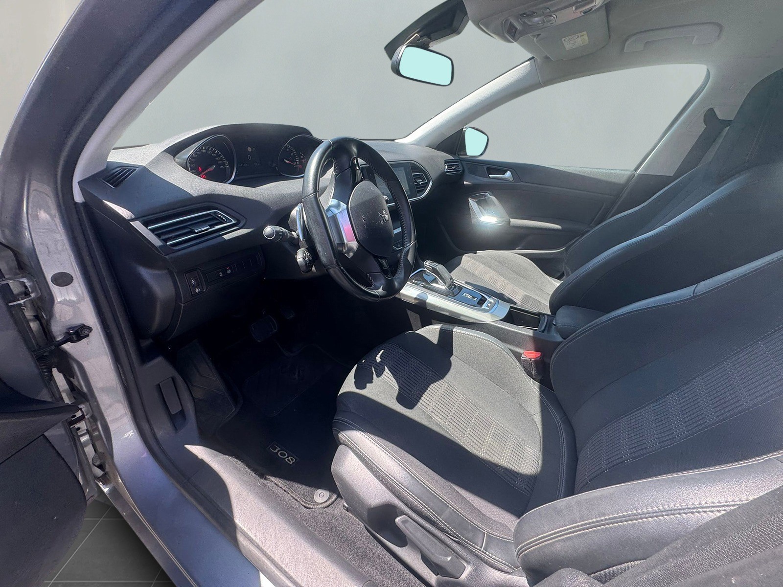 PEUGEOT 308 1.2 Pure Tech Allure Pack EAT8-image-13