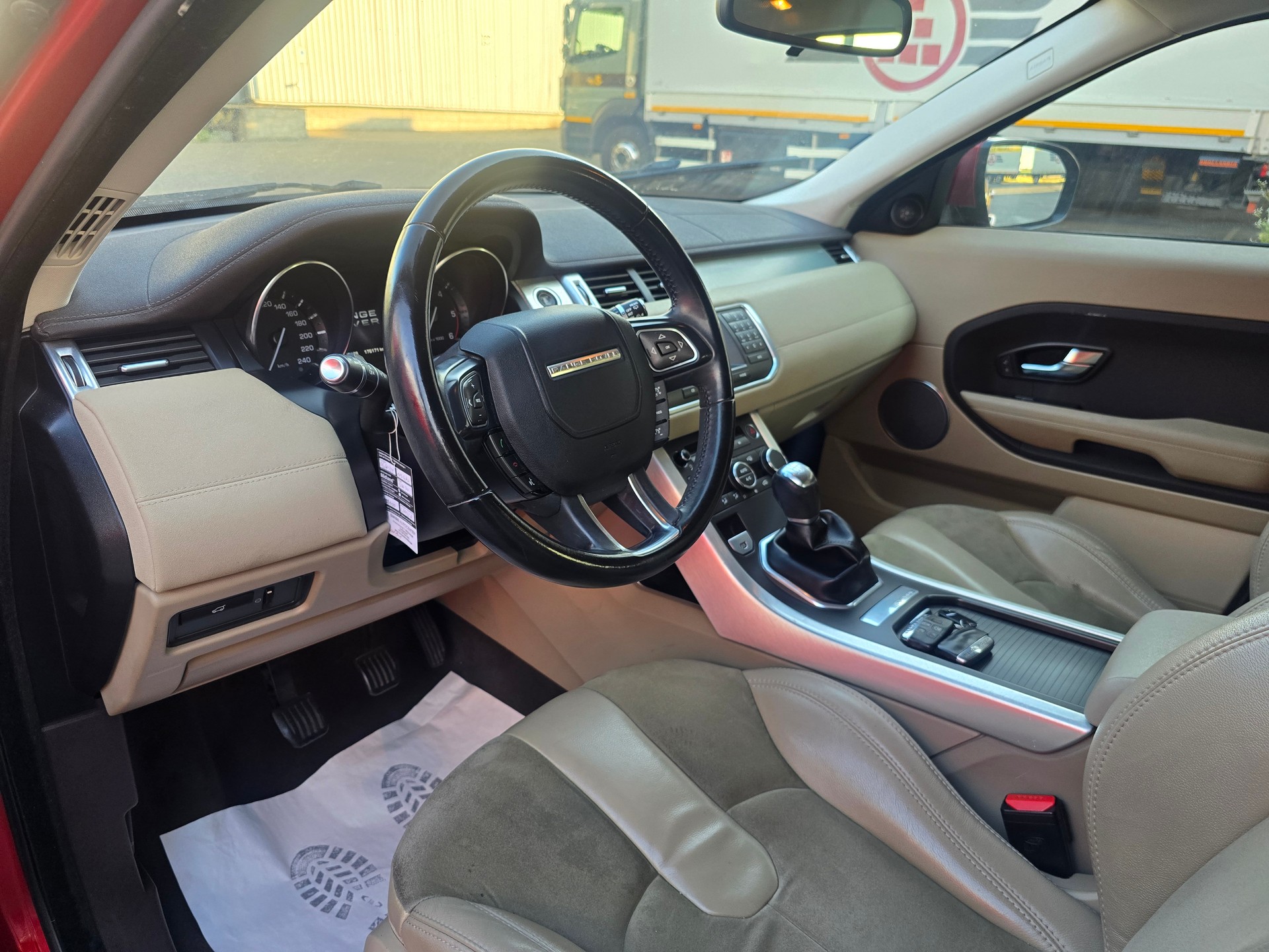LAND ROVER Range Rover Evoque 2.2 TD4 SE-image-10