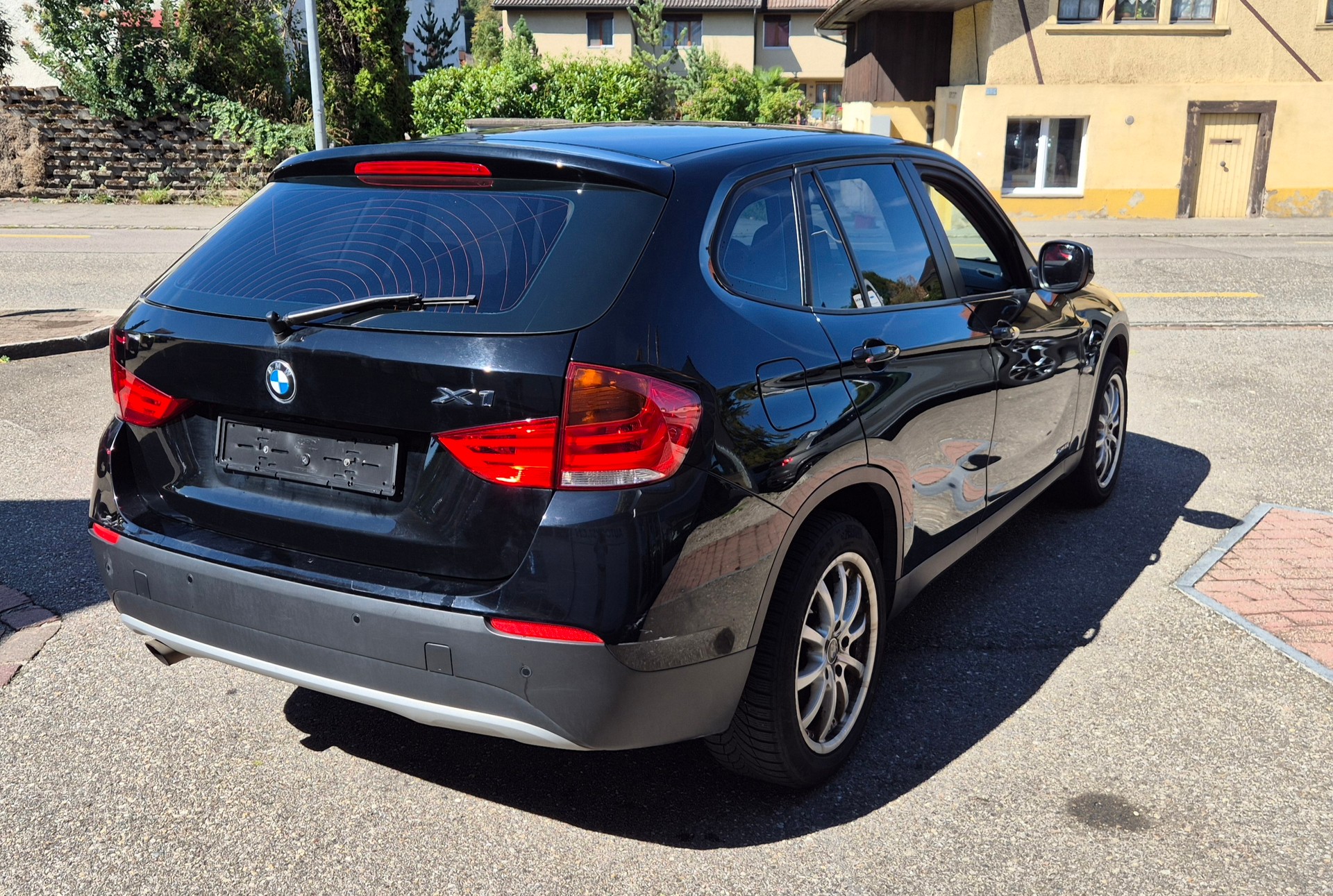BMW X1 sDrive 18i-image-2