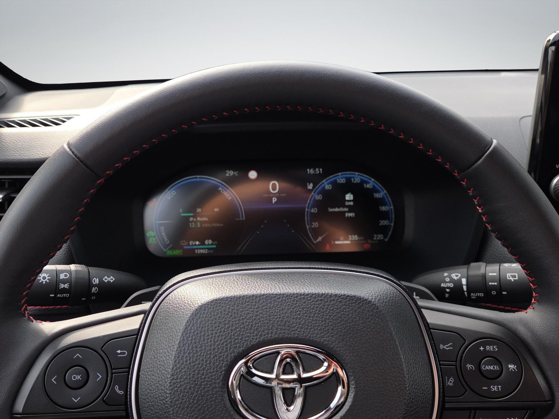 TOYOTA RAV4 2.5 Plug-In-Hybrid Platinum-image-10