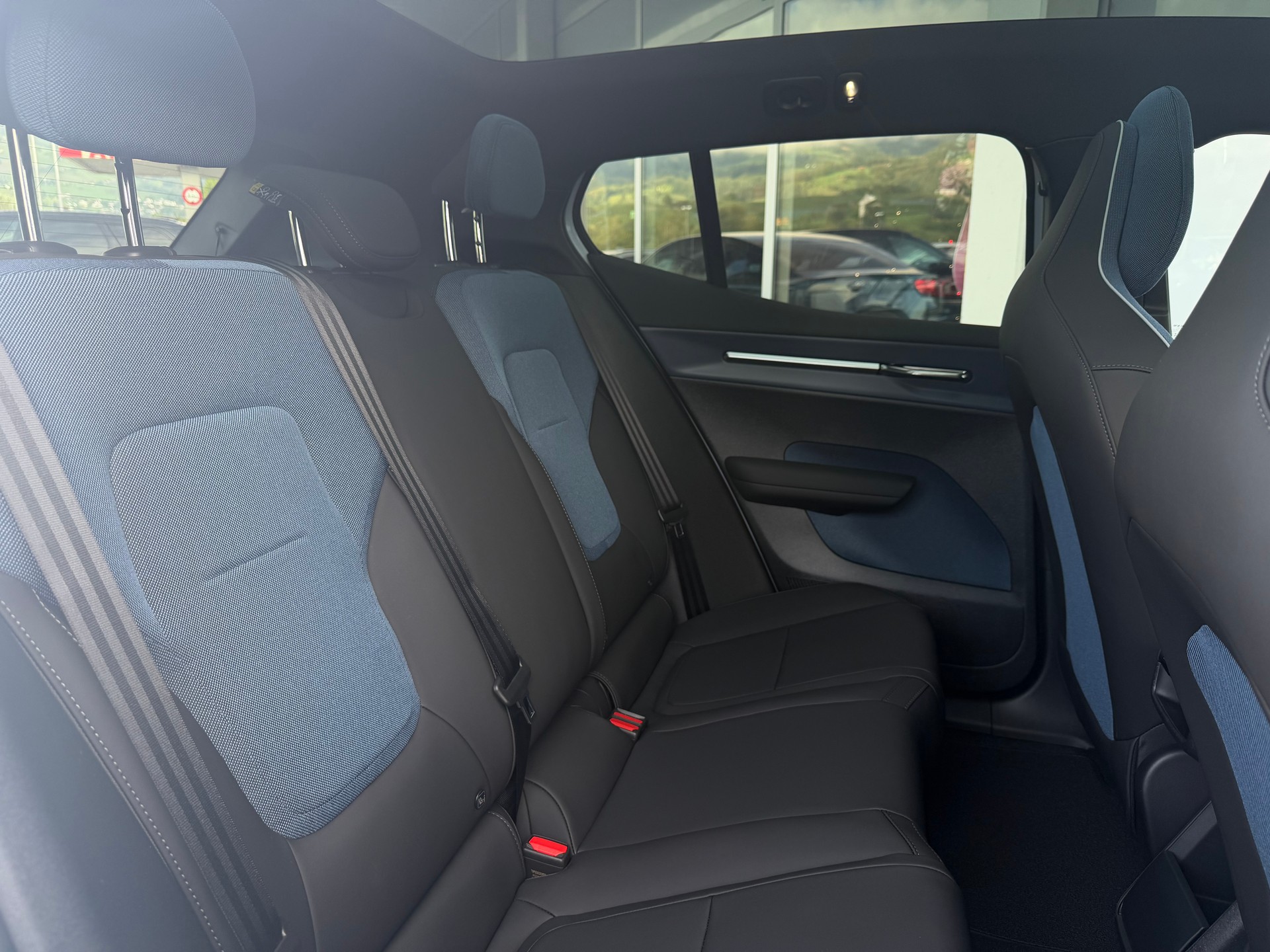 VOLVO EX30 E60 69kWh Twin Ultra-image-5