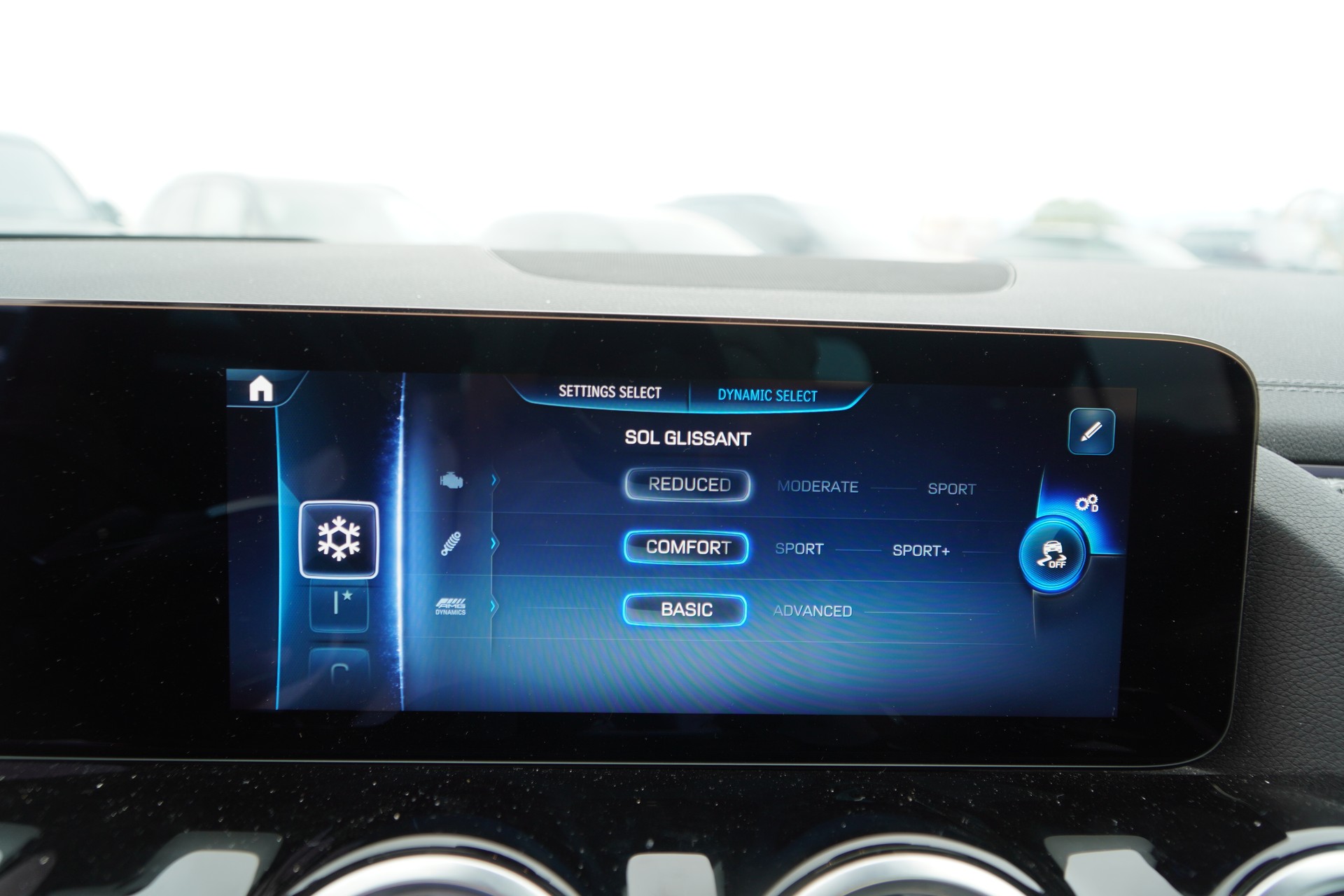 MERCEDES-BENZ GLA AMG 35 4Matic 8G-DCT-image-21
