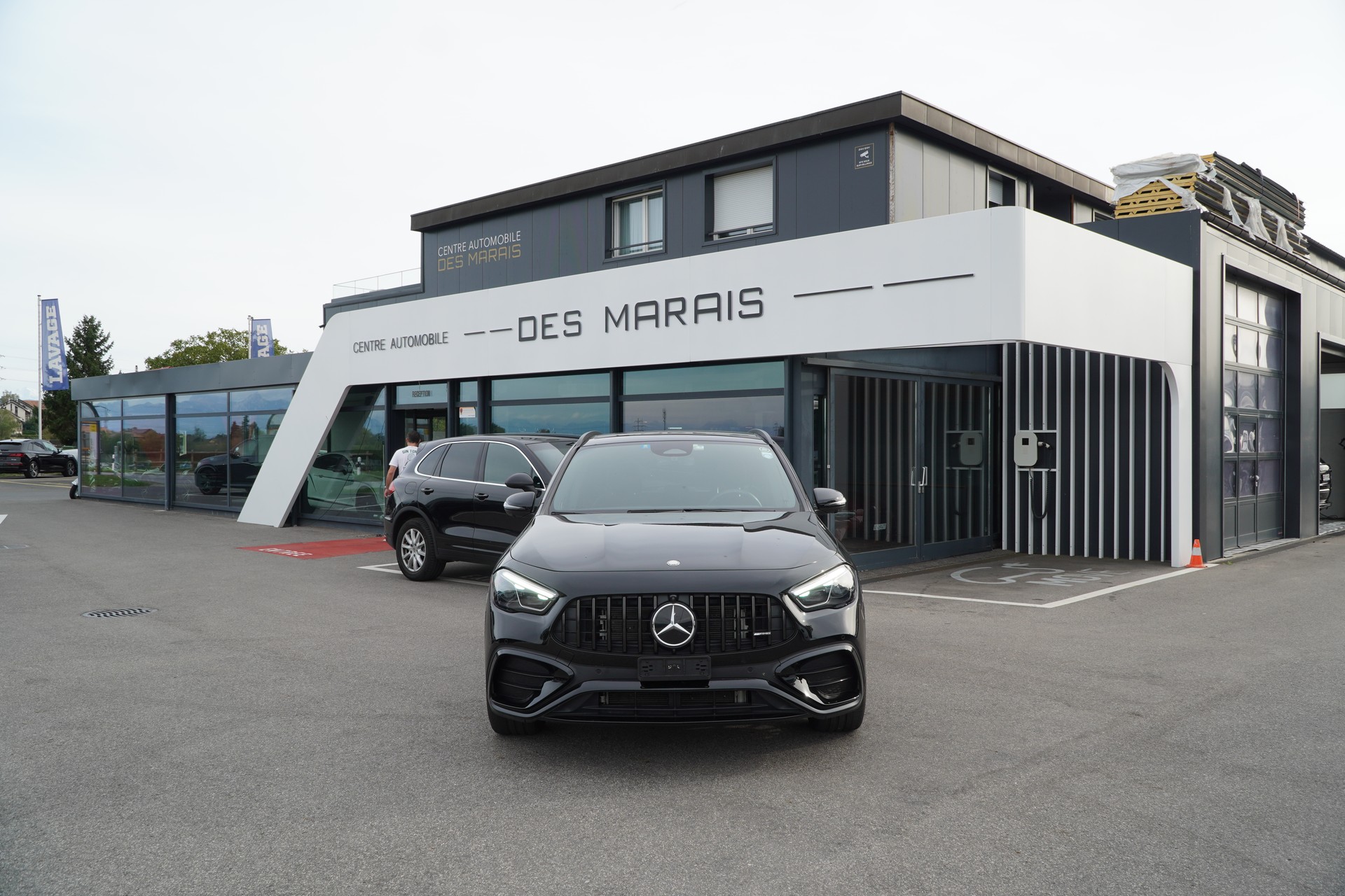 MERCEDES-BENZ GLA AMG 35 4Matic 8G-DCT-showroom-element-1