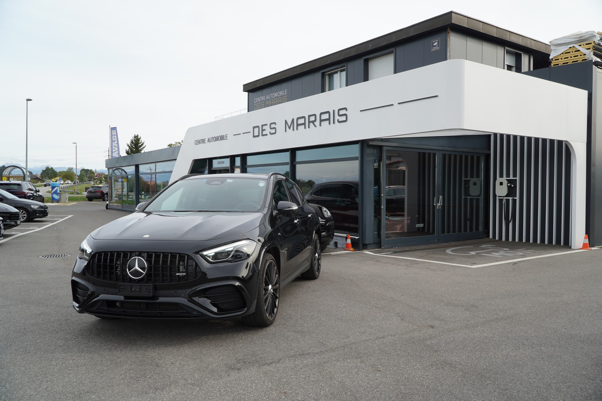MERCEDES-BENZ GLA AMG 35 4Matic 8G-DCT-showroom-element-3