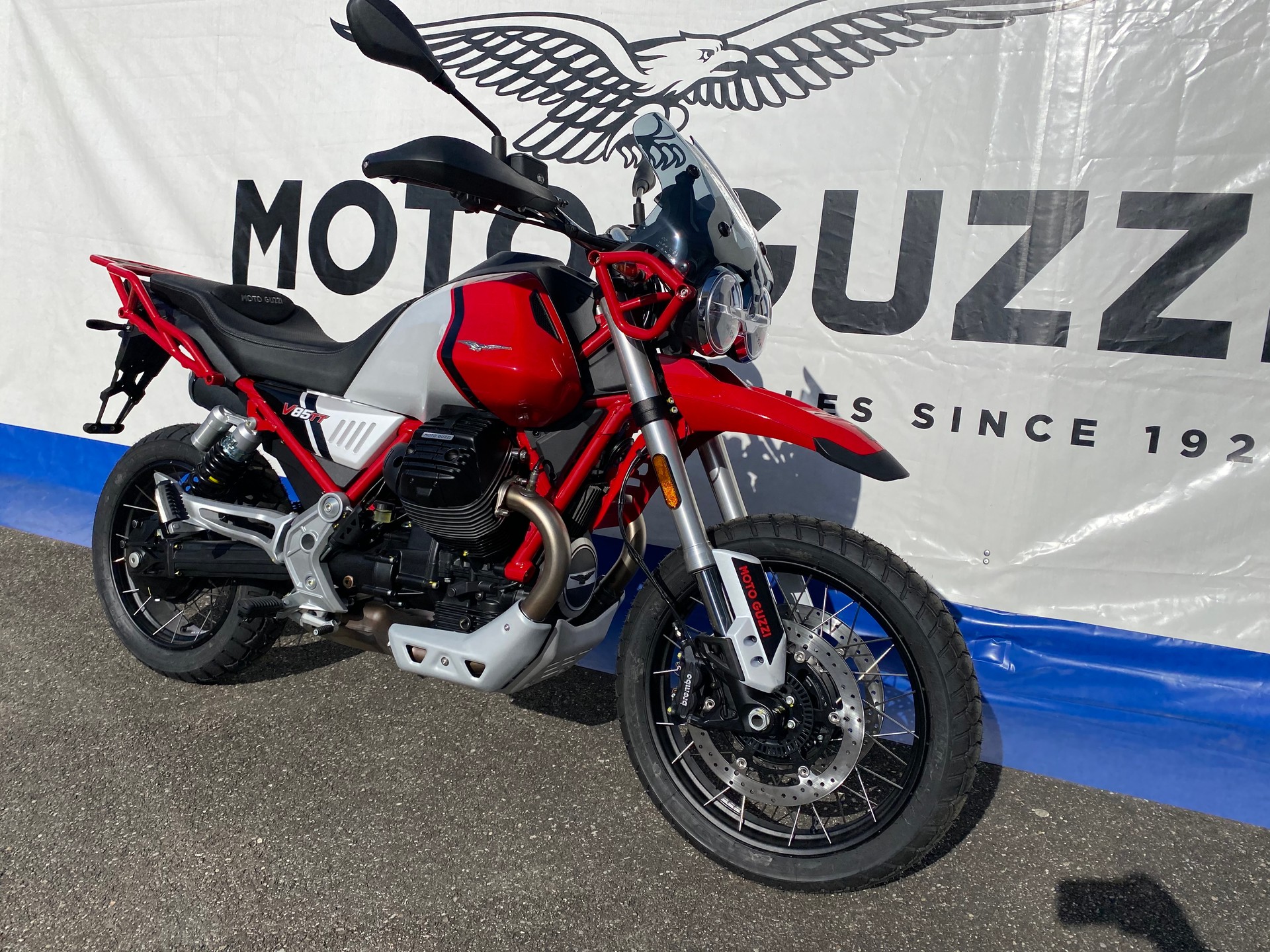 MOTO GUZZI V85 TT Premium Graphics 2-Tone E5-image-0