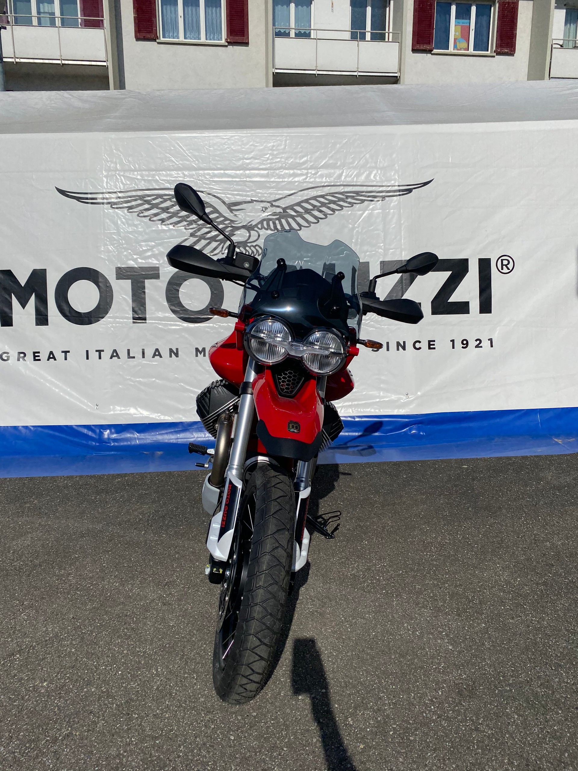 MOTO GUZZI V85 TT Premium Graphics 2-Tone E5-image-4