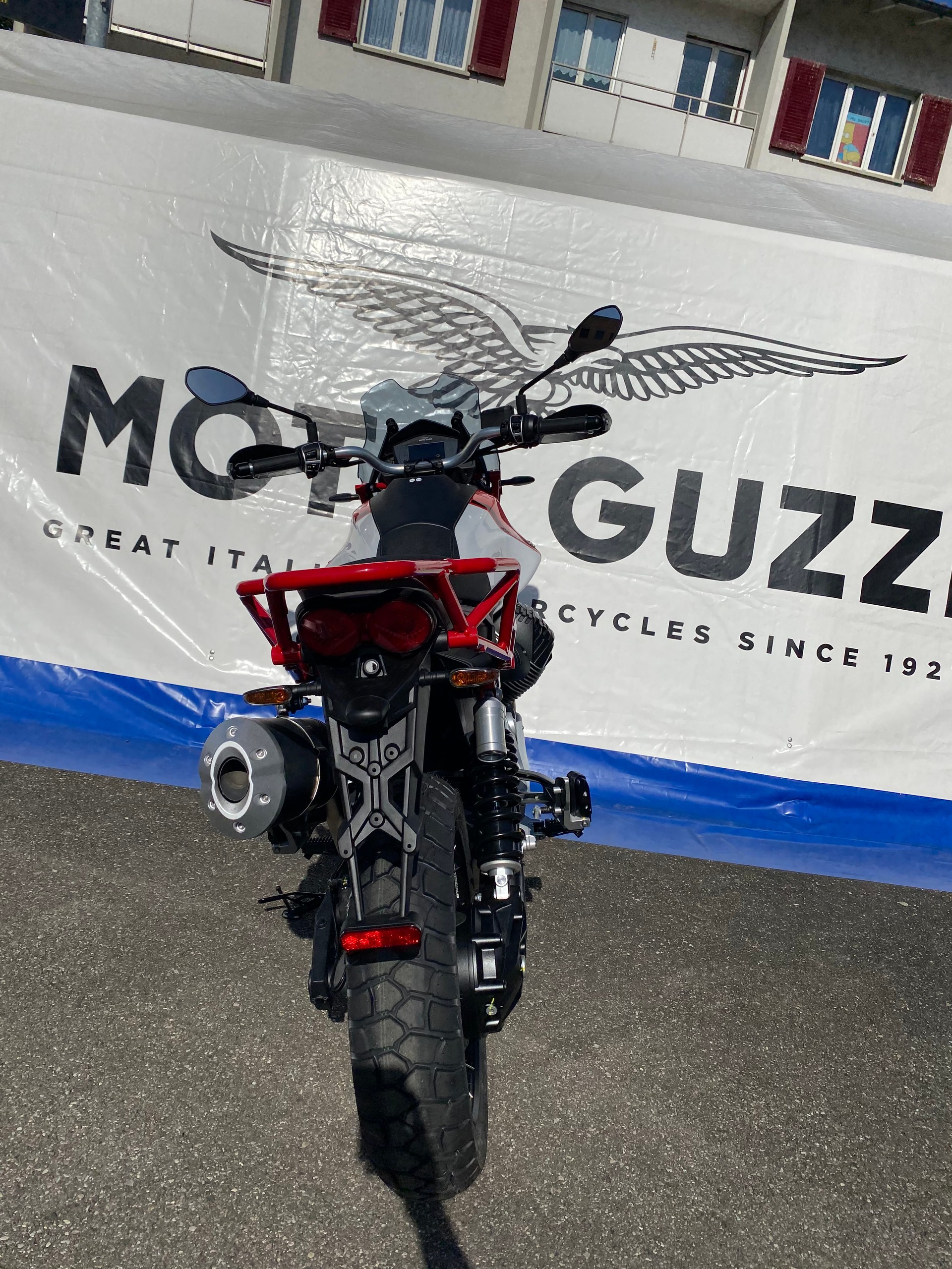 MOTO GUZZI V85 TT Premium Graphics 2-Tone E5-image-10