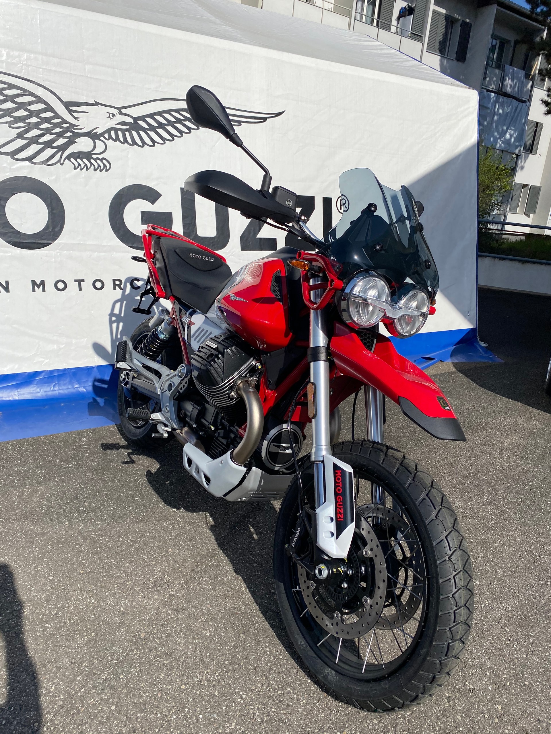 MOTO GUZZI V85 TT Premium Graphics 2-Tone E5-image-3