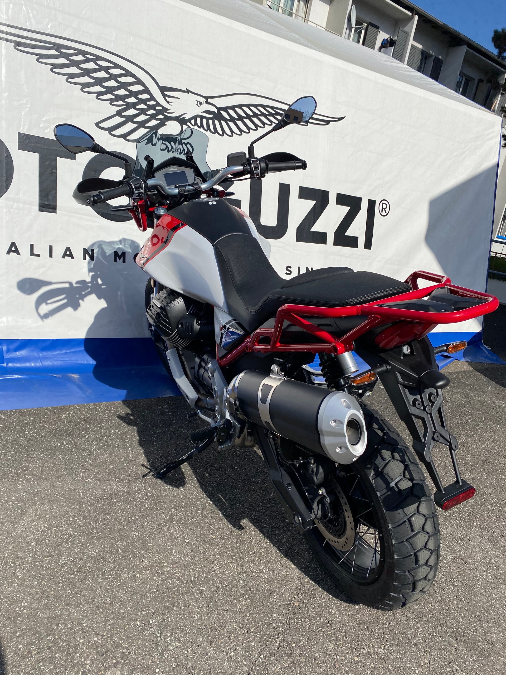 MOTO GUZZI V85 TT Premium Graphics 2-Tone E5-image-9