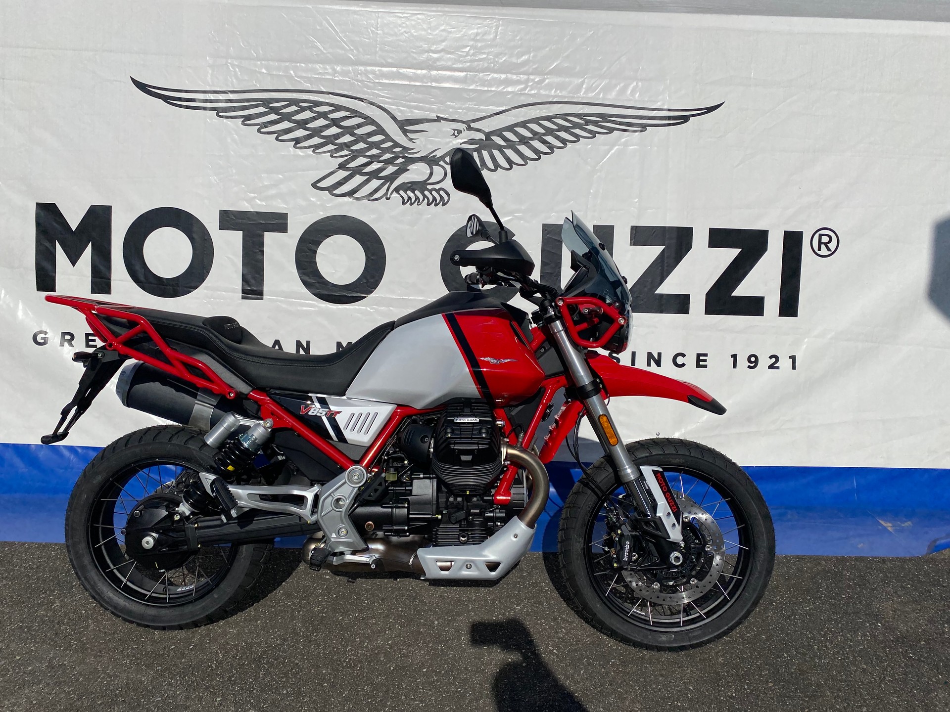 MOTO GUZZI V85 TT Premium Graphics 2-Tone E5-image-1